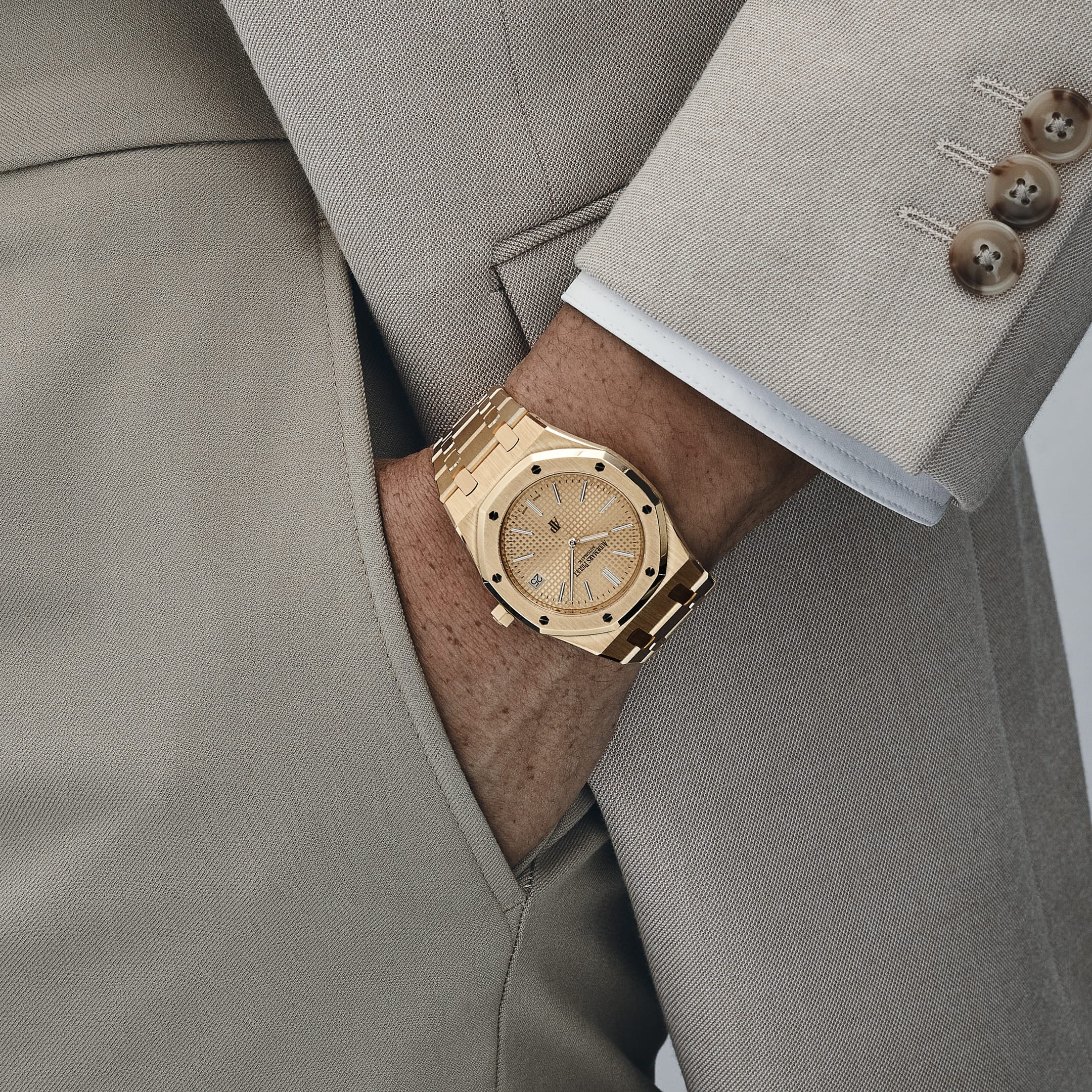 Audemars Piguet Royal Oak 15202BA.OO.1240BA.02 'Jumbo' '40th Anniversary' Extra-Thin Yellow Gold (2018)