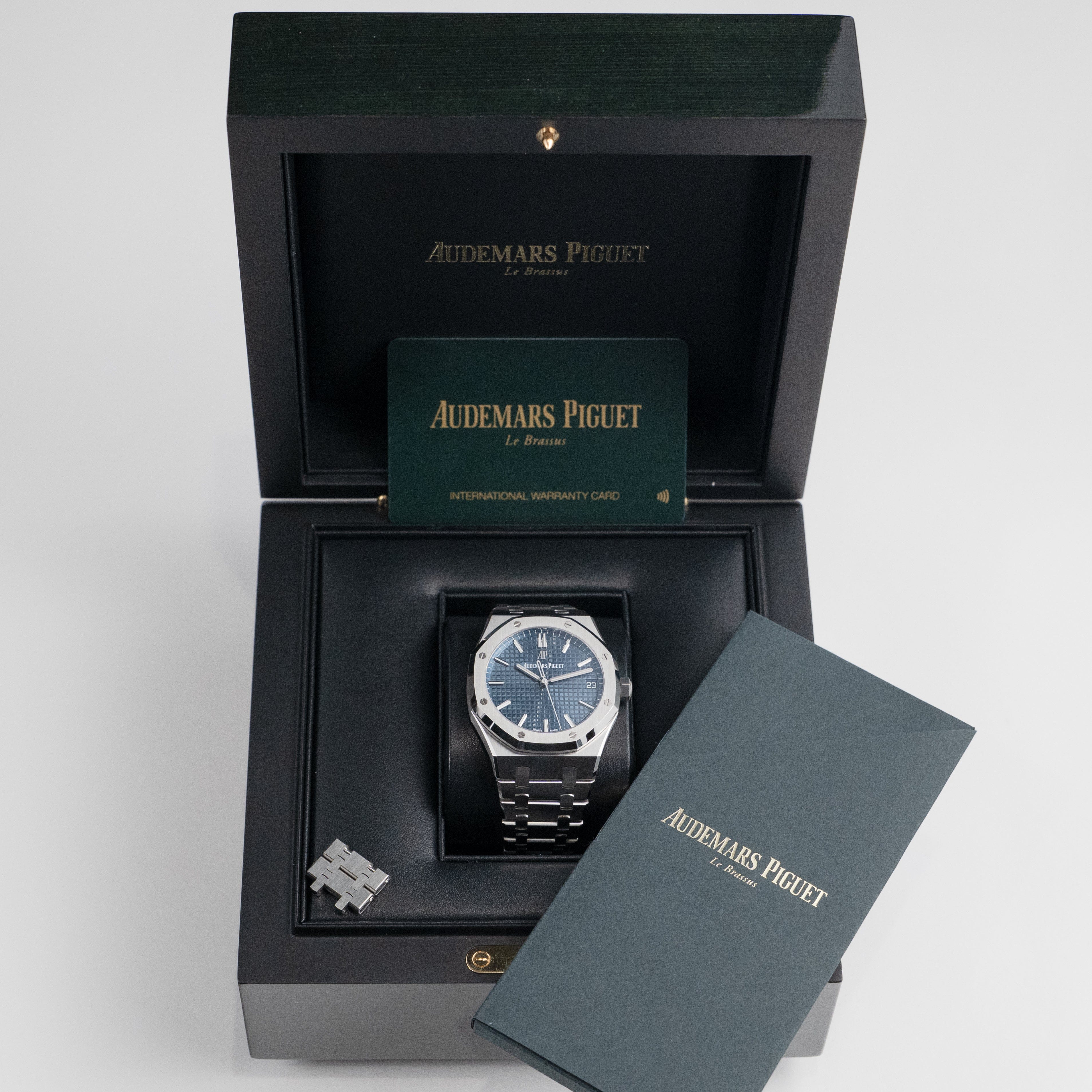 Audemars Piguet Royal Oak 15500ST.OO.1220ST.01 Stainless Steel Blue Dial (2021)