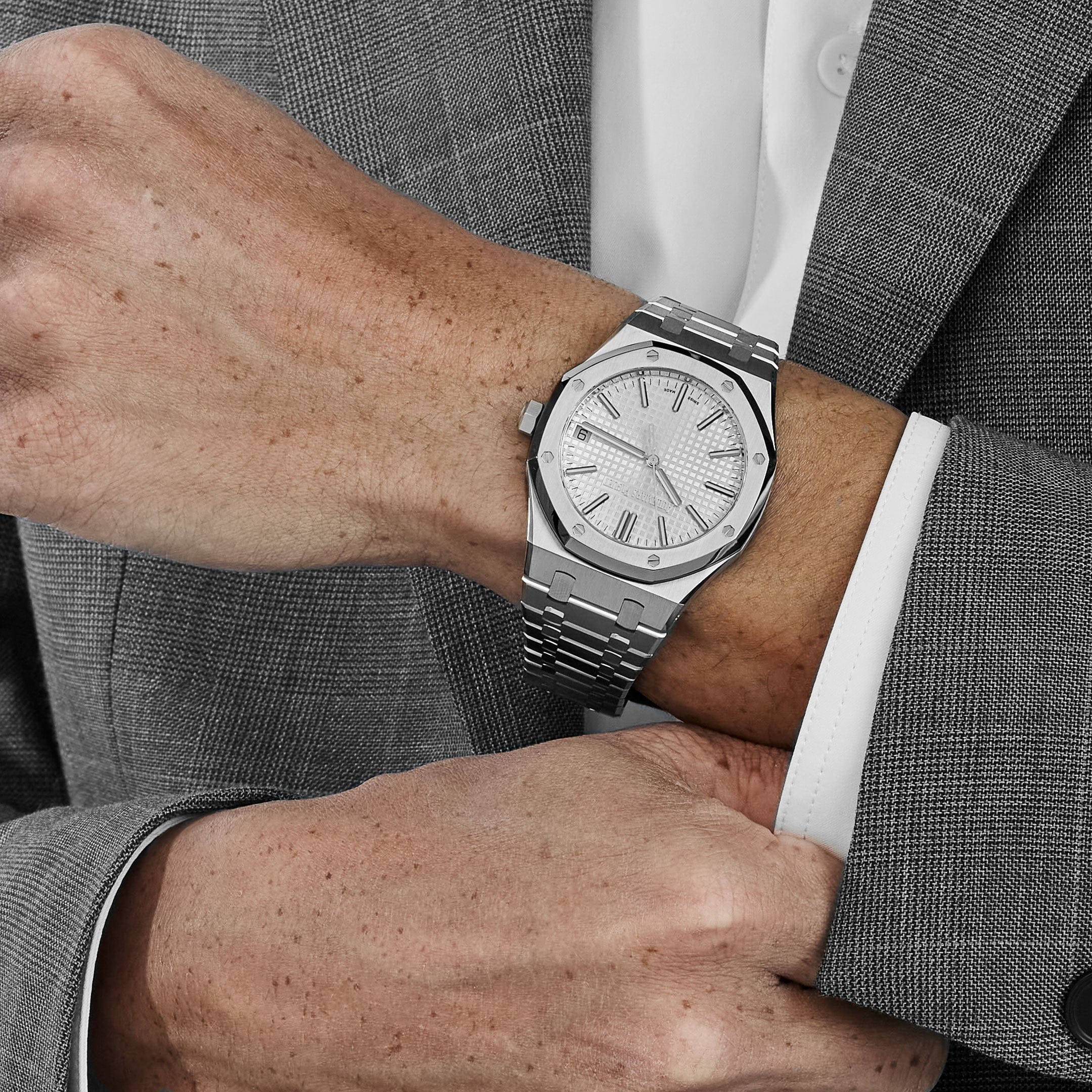 Audemars Piguet Royal Oak 15510ST.OO.1320ST.08 Selfwinding Stainless Steel Silver-Toned Dial (2023)