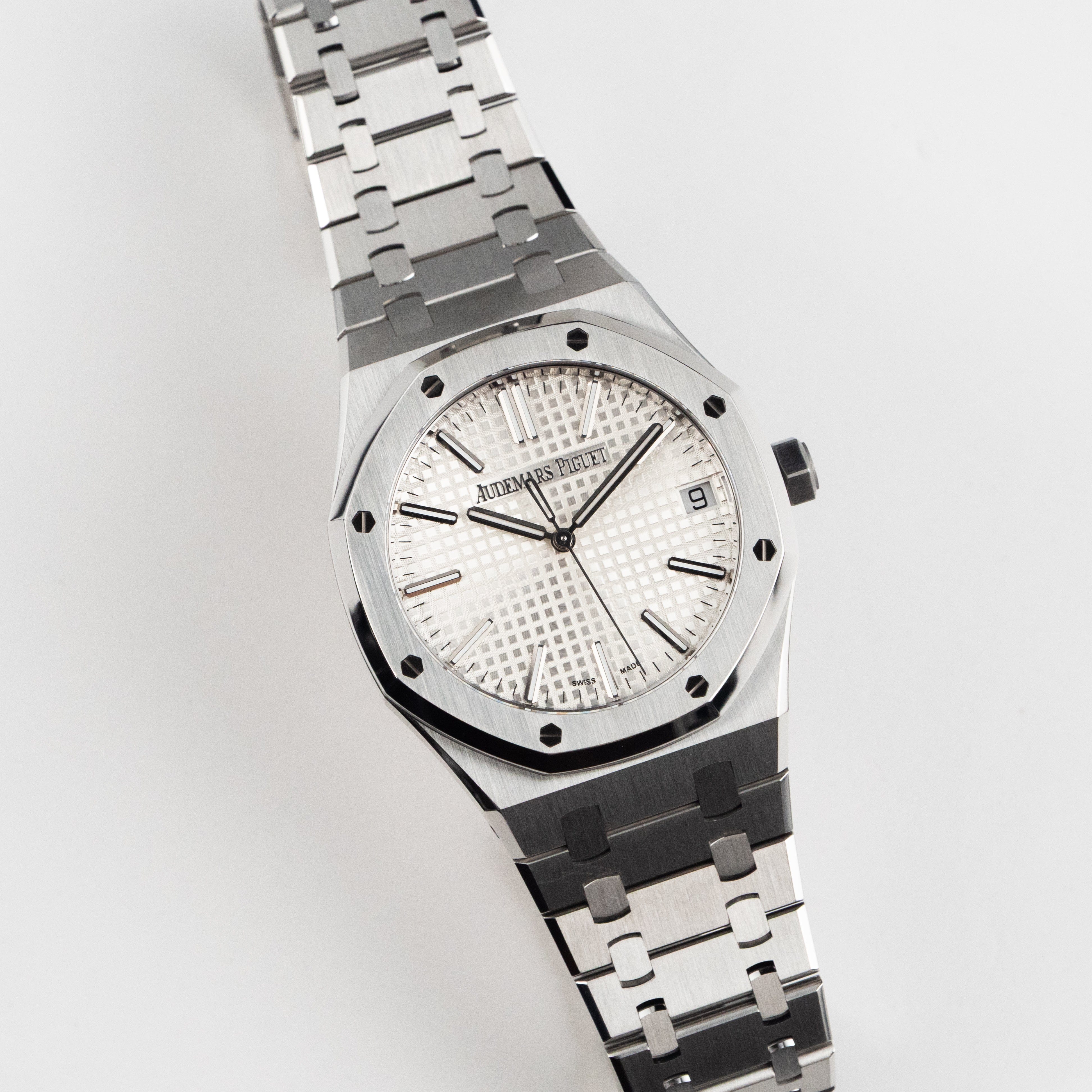 Audemars Piguet Royal Oak 15510ST.OO.1320ST.08 Selfwinding Stainless Steel Silver-Toned Dial (2023)