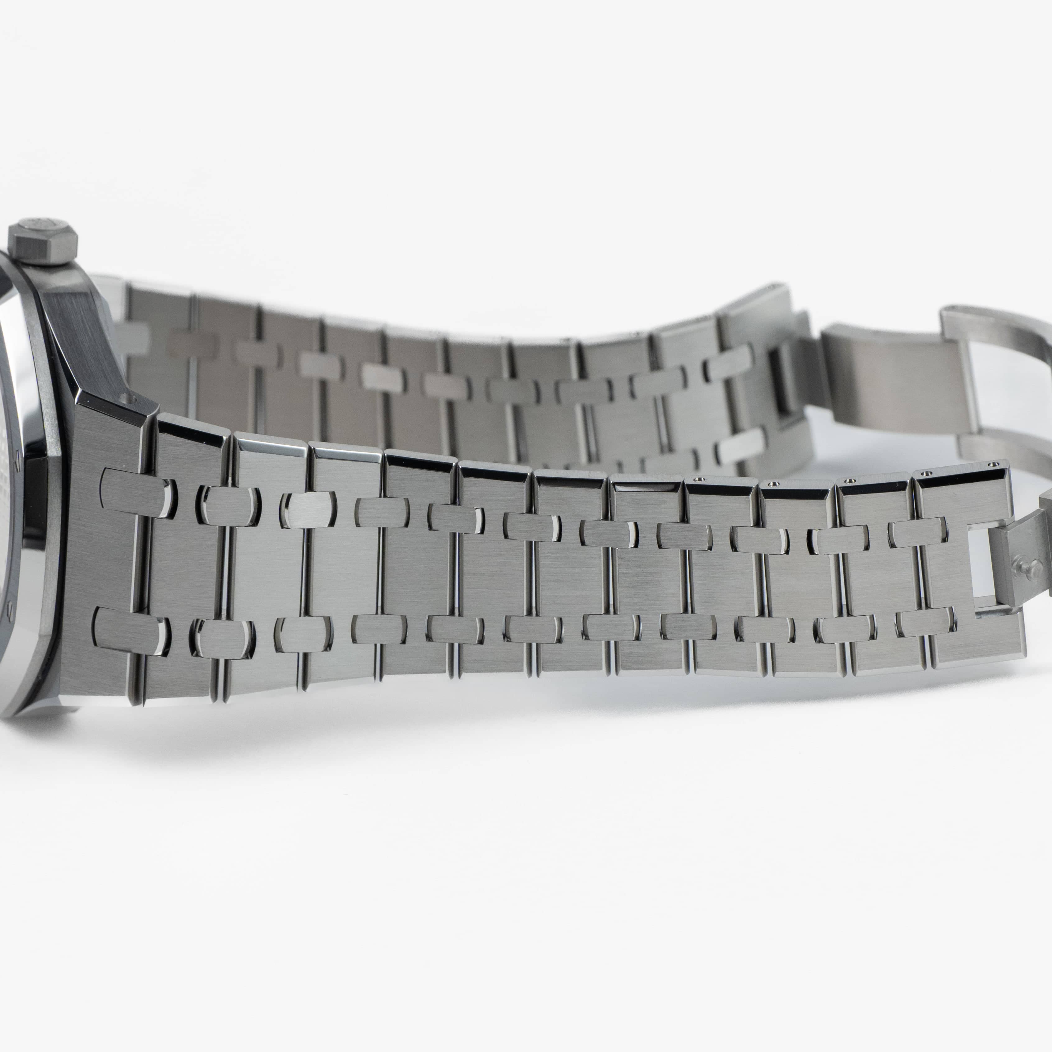 Audemars Piguet Royal Oak 15510ST.OO.1320ST.08 Stainless Steel Silver-Toned Dial (2025)