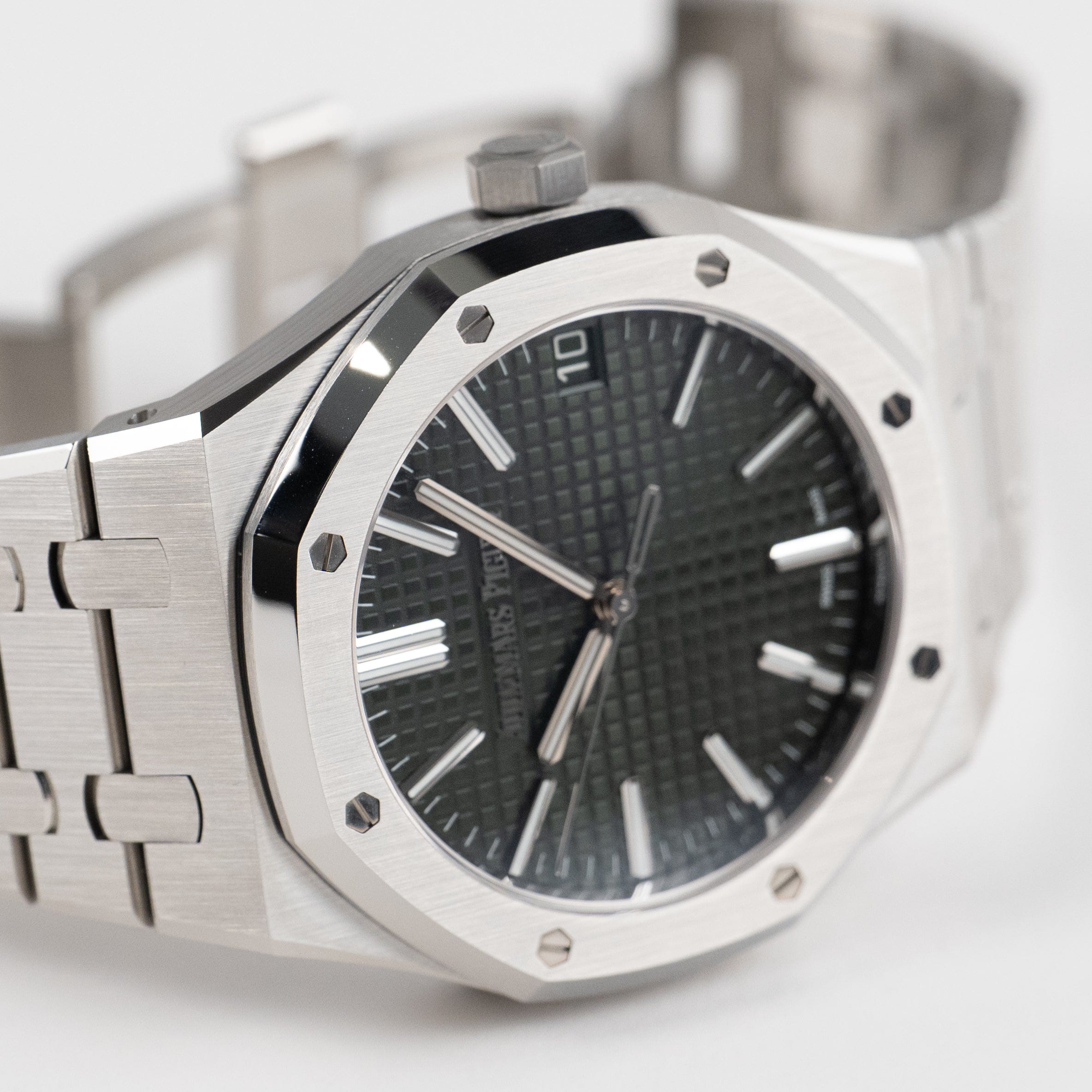 Audemars Piguet Royal Oak 15510ST.OO.1320ST.09 Stainless Steel Green Dial (2025)