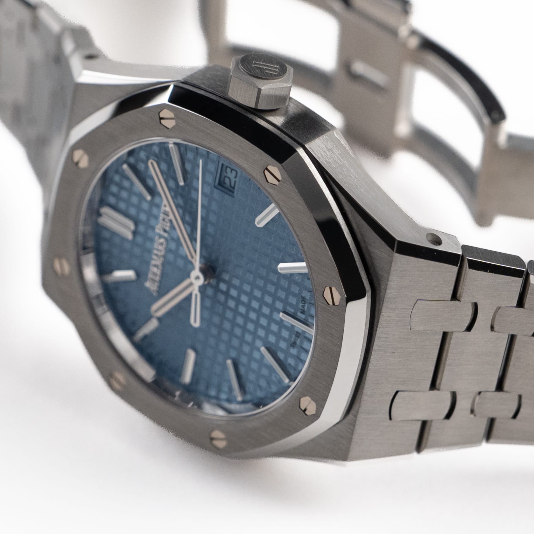 Audemars Piguet Royal Oak 15550ST.OO.1356ST.08 Stainless Steel Blue Dial (2025)