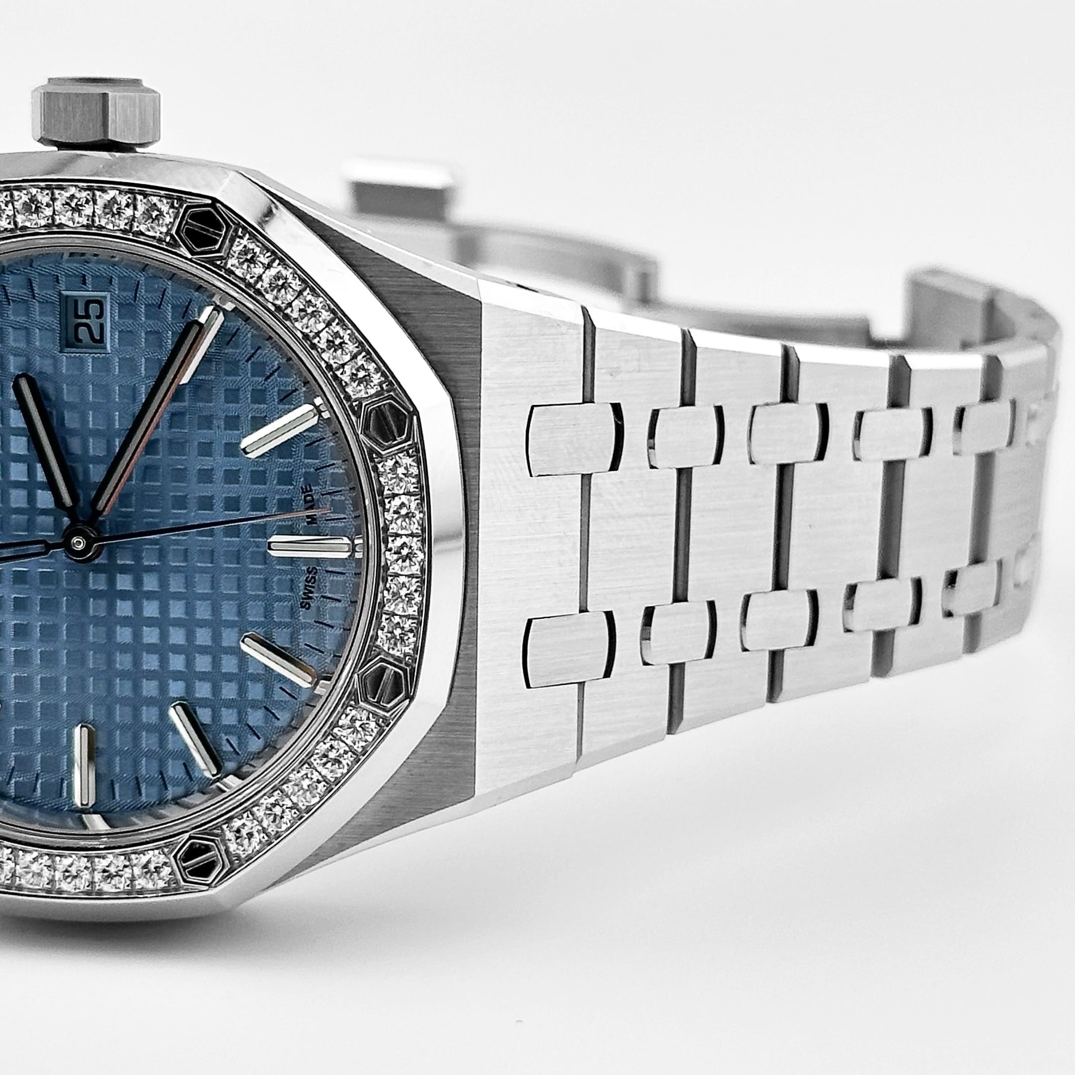 Audemars Piguet Royal Oak 15551ST.ZZ.1356ST.05 Selfwinding Stainless Steel Blue Dial Diamond Bezel (2024)