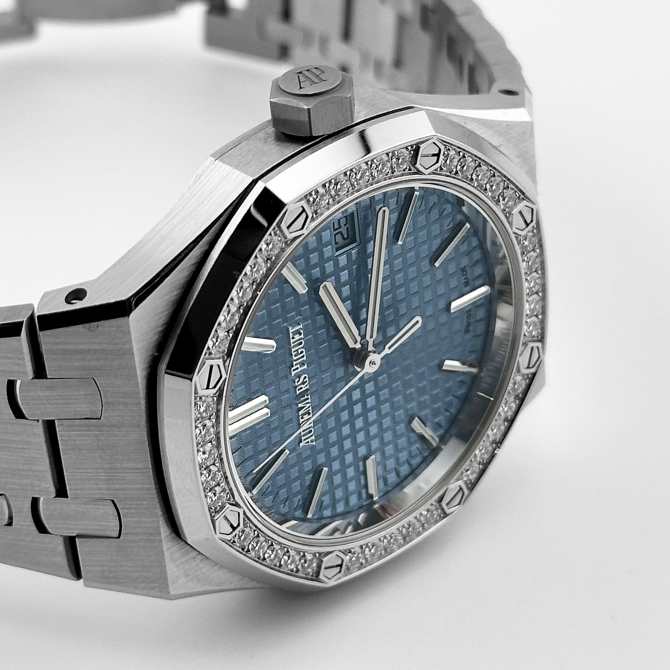 Audemars Piguet Royal Oak 15551ST.ZZ.1356ST.05 Selfwinding Stainless Steel Blue Dial Diamond Bezel (2024)