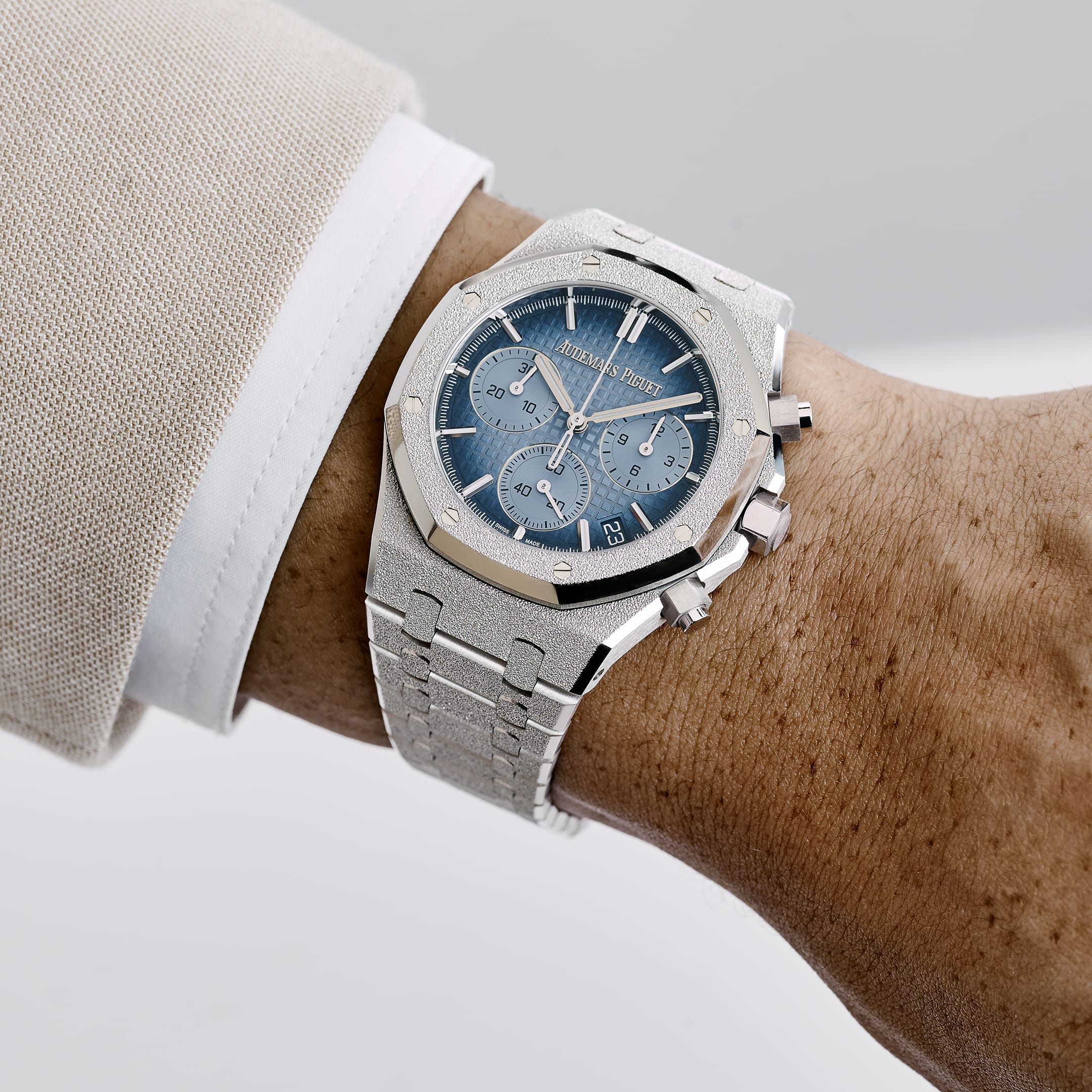 Audemars Piguet Royal Oak 26240BC.GG.1324BC.02 Chronograph Frosted White Gold Light Blue Dial