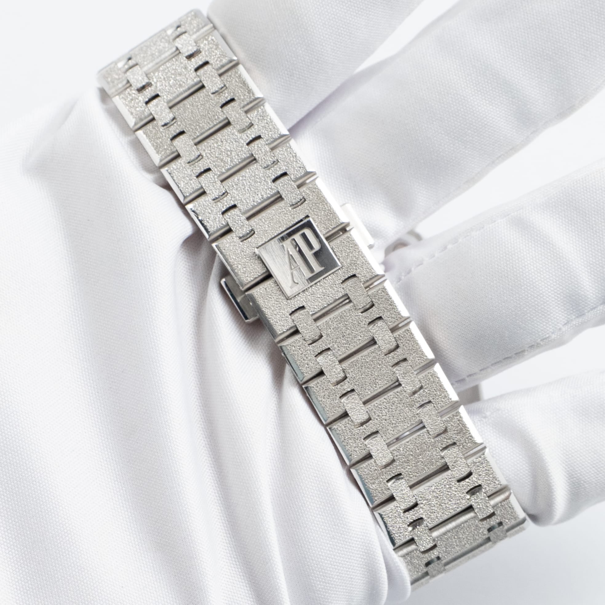 Audemars Piguet Royal Oak 26240BC.GG.1324BC.02 Chronograph Frosted White Gold Light Blue Dial