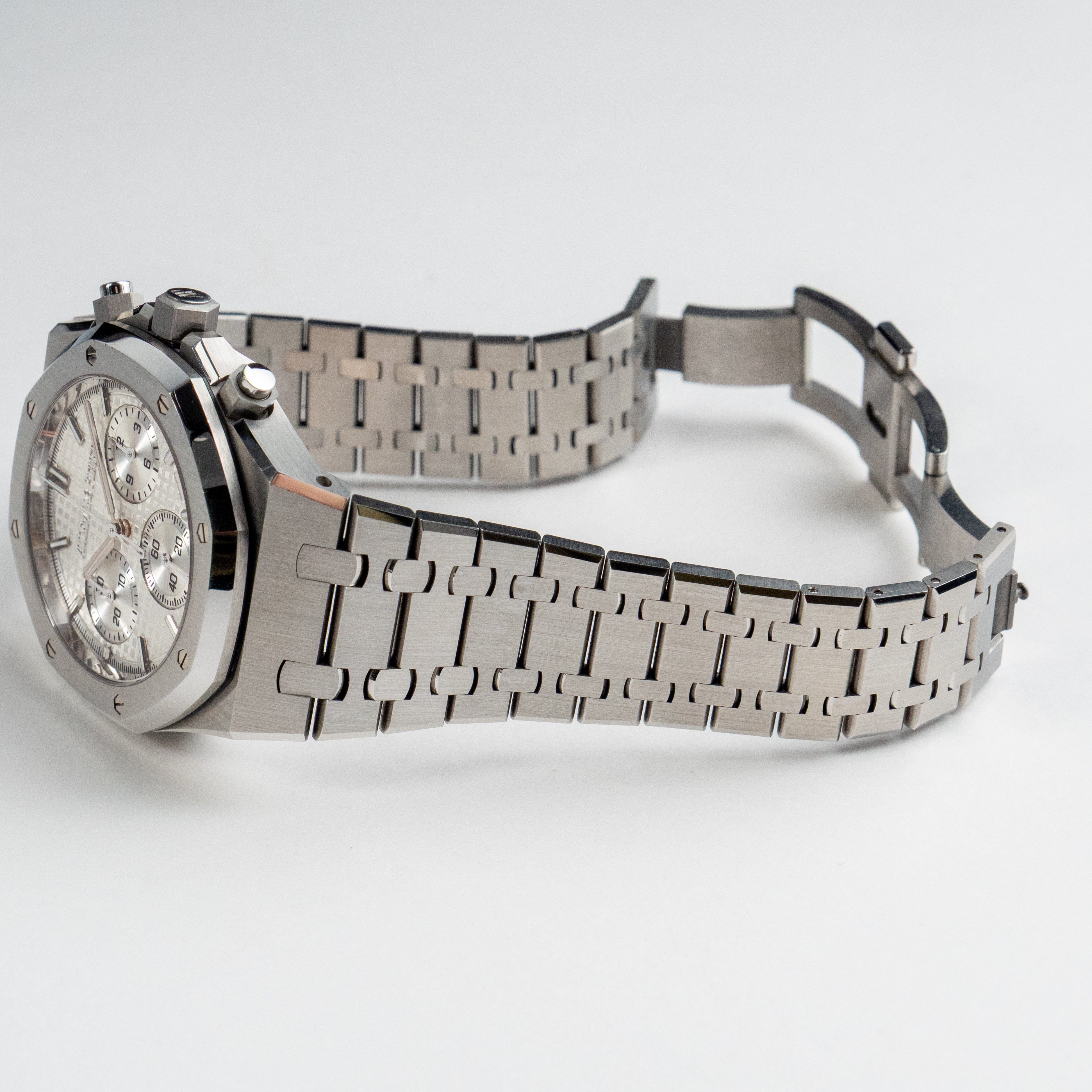 Audemars Piguet Royal Oak 26240ST.OO.1320ST.07 Chronograph Stainless Steel Silver-Toned Dial (2024)