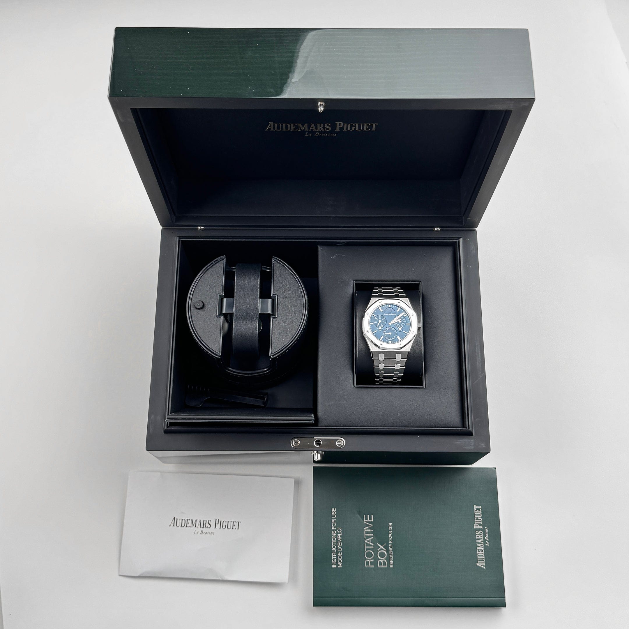 Audemars Piguet Royal Oak 26586IP.OO.1240IP.01 Perpetual Calendar 'Ultra-Thin' Platinum Titanium Blue Dial