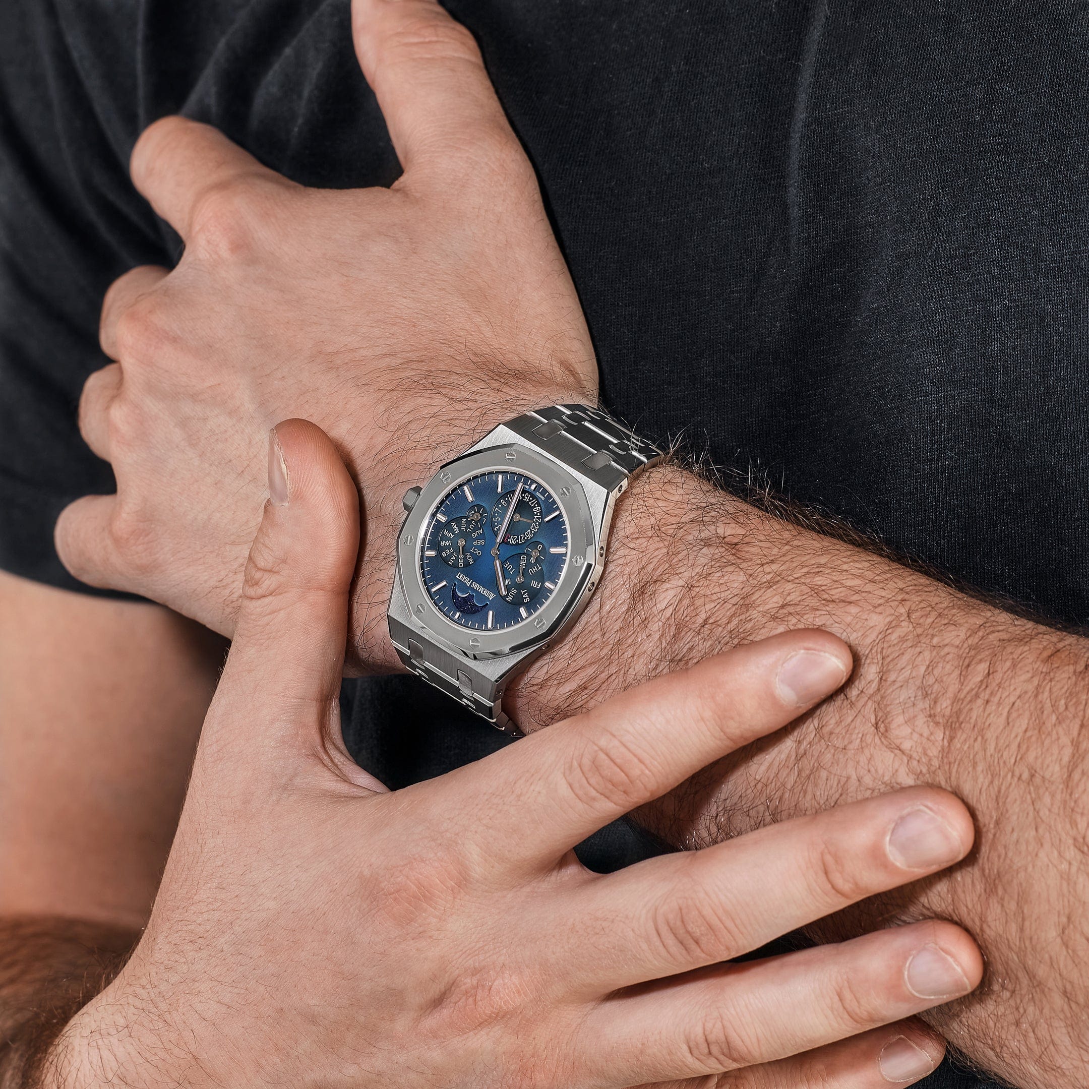 Audemars Piguet Royal Oak 26586IP.OO.1240IP.01 Perpetual Calendar 'Ultra-Thin' Platinum Titanium Blue Dial