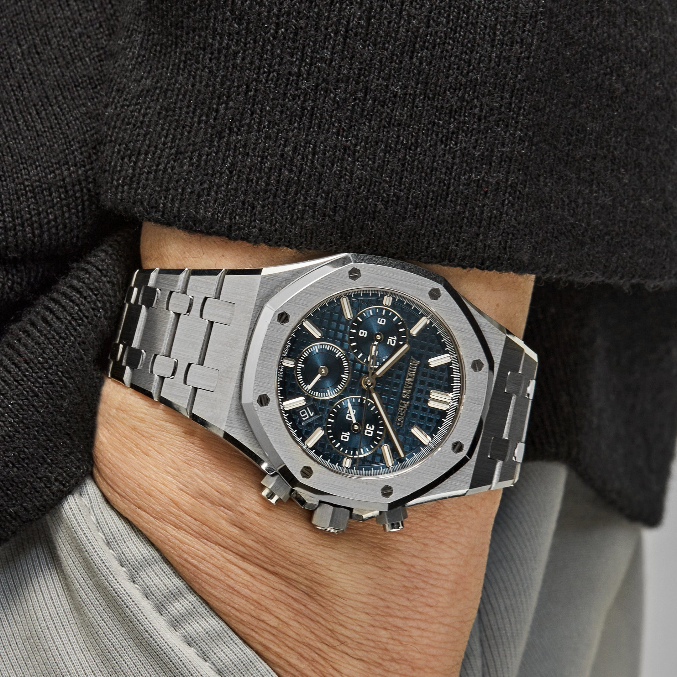 Audemars Piguet Royal Oak 26715ST.OO.1356ST.01 Selfwinding Chronograph Stainless Steel Blue Dial (2022)