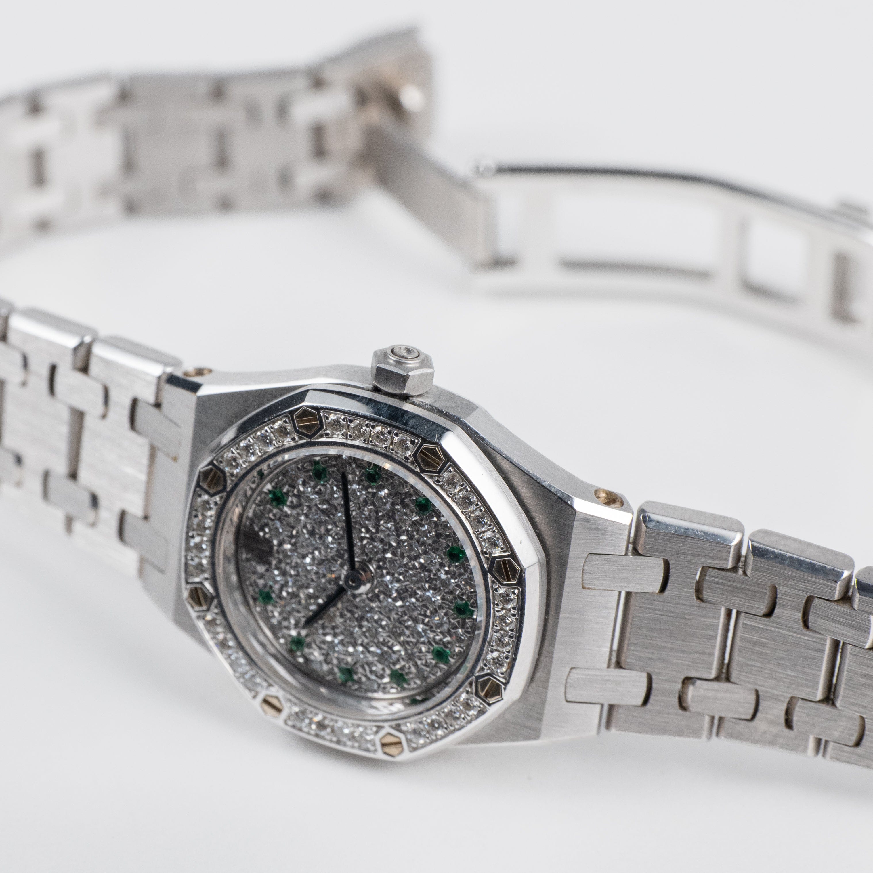 Audemars Piguet Royal Oak 67076BC.Z.1100BC.01 'Ladies' White Gold Diamond Emerald Dial Diamond Bezel Quartz