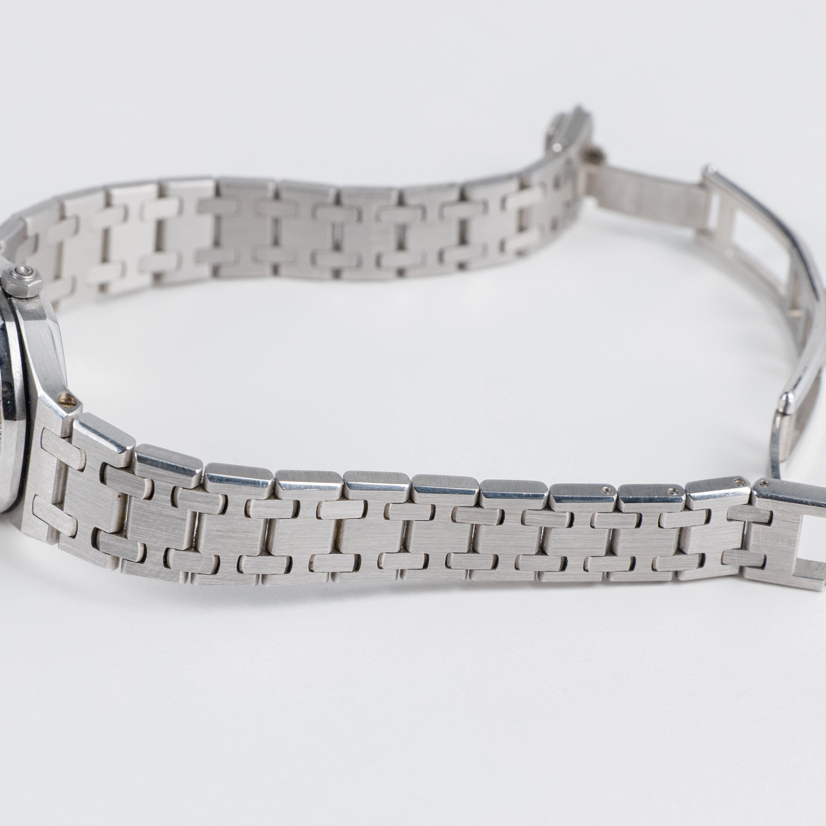 Audemars Piguet Royal Oak 67076BC.Z.1100BC.01 'Ladies' White Gold Diamond Emerald Dial Diamond Bezel Quartz