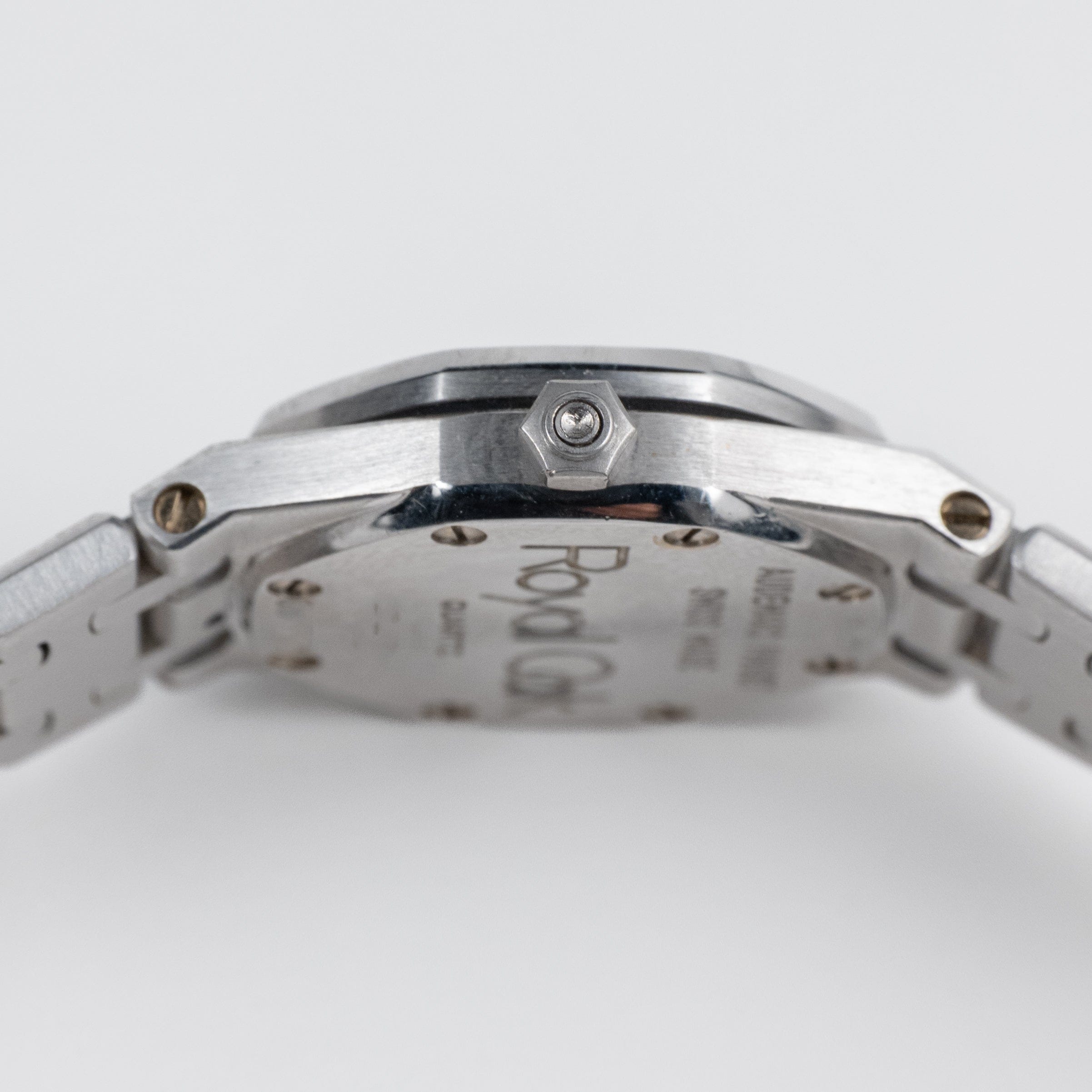 Audemars Piguet Royal Oak 67076BC.Z.1100BC.01 'Ladies' White Gold Diamond Emerald Dial Diamond Bezel Quartz