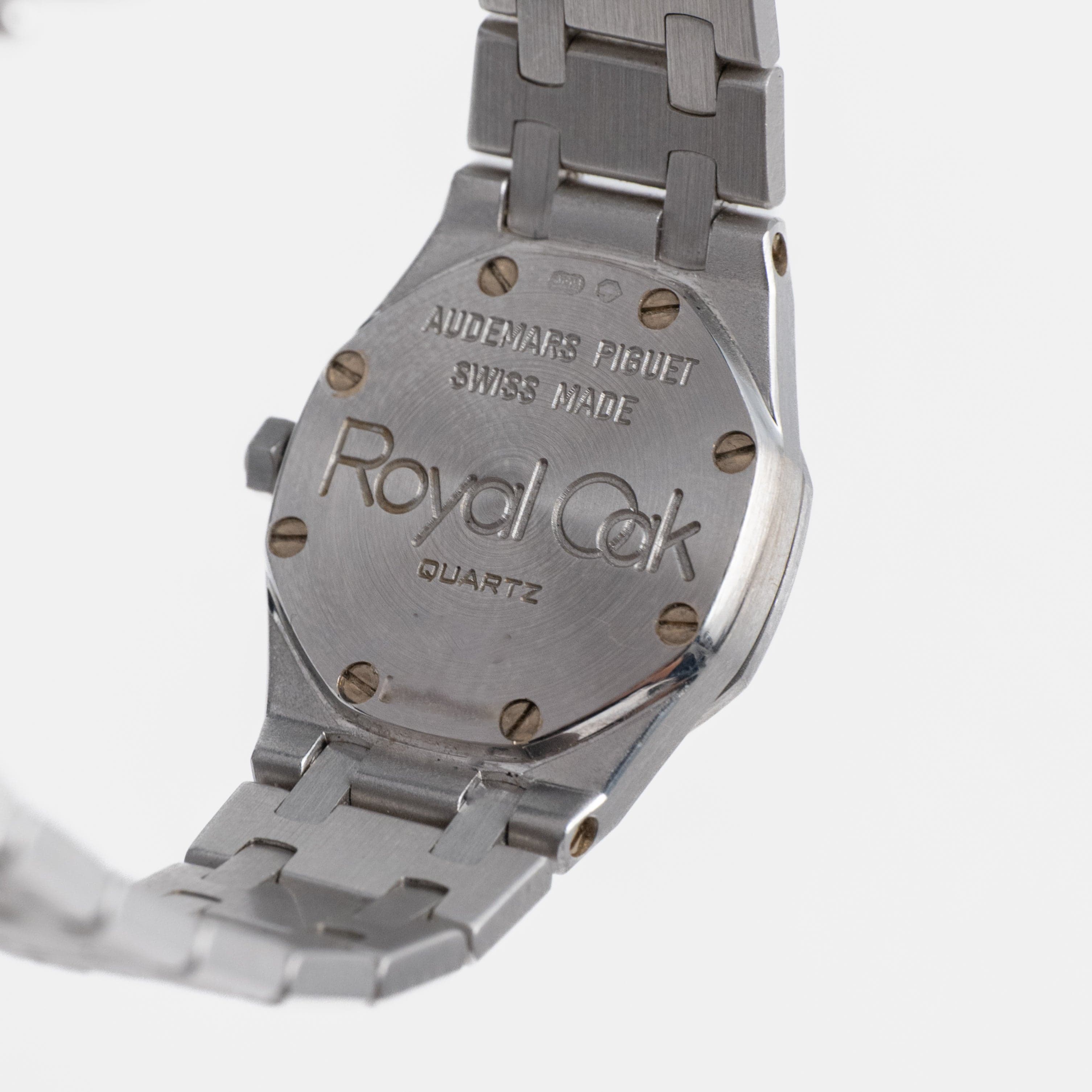 Audemars Piguet Royal Oak 67076BC.Z.1100BC.01 'Ladies' White Gold Diamond Emerald Dial Diamond Bezel Quartz