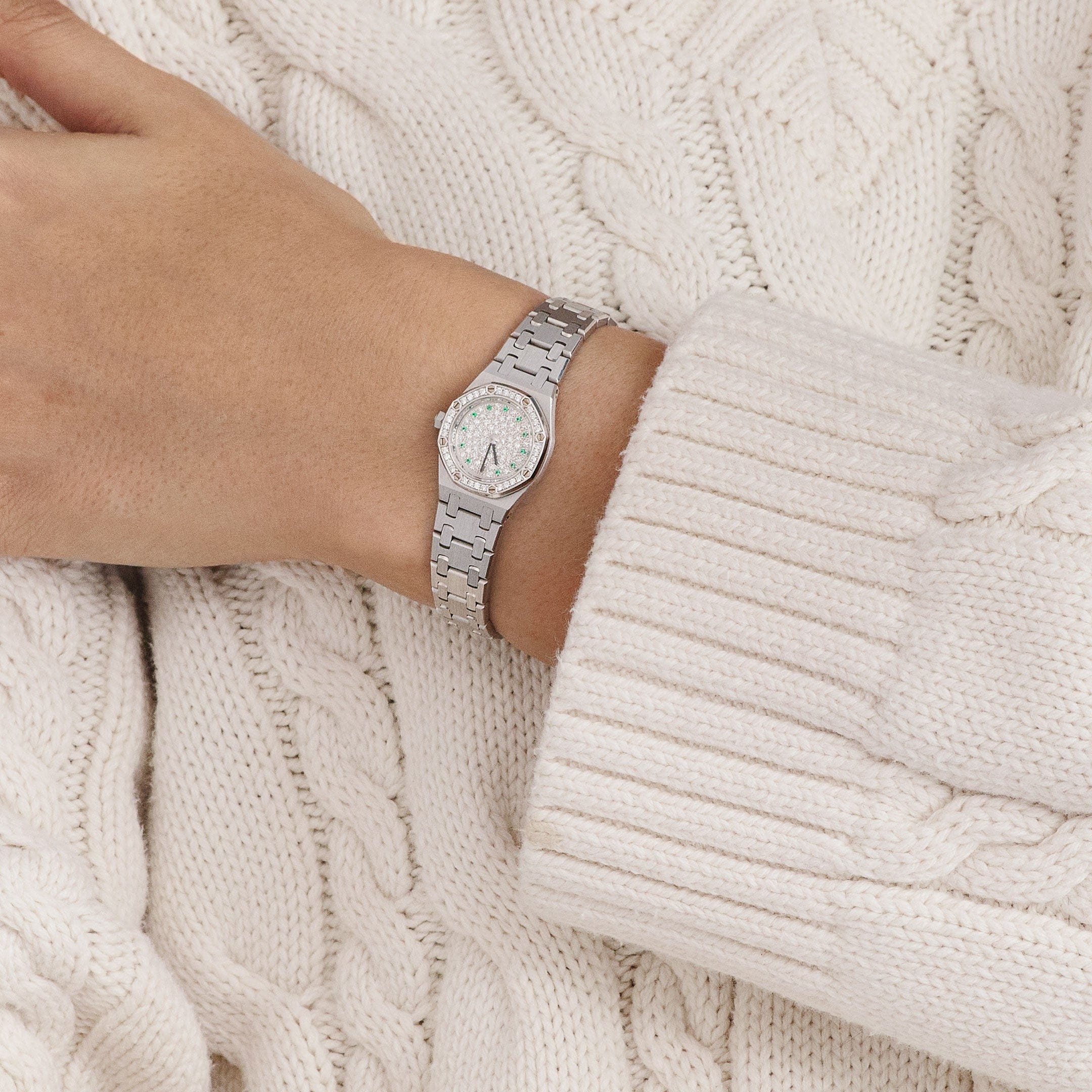 Audemars Piguet Royal Oak 67076BC.Z.1100BC.01 'Ladies' White Gold Diamond Emerald Dial Diamond Bezel Quartz