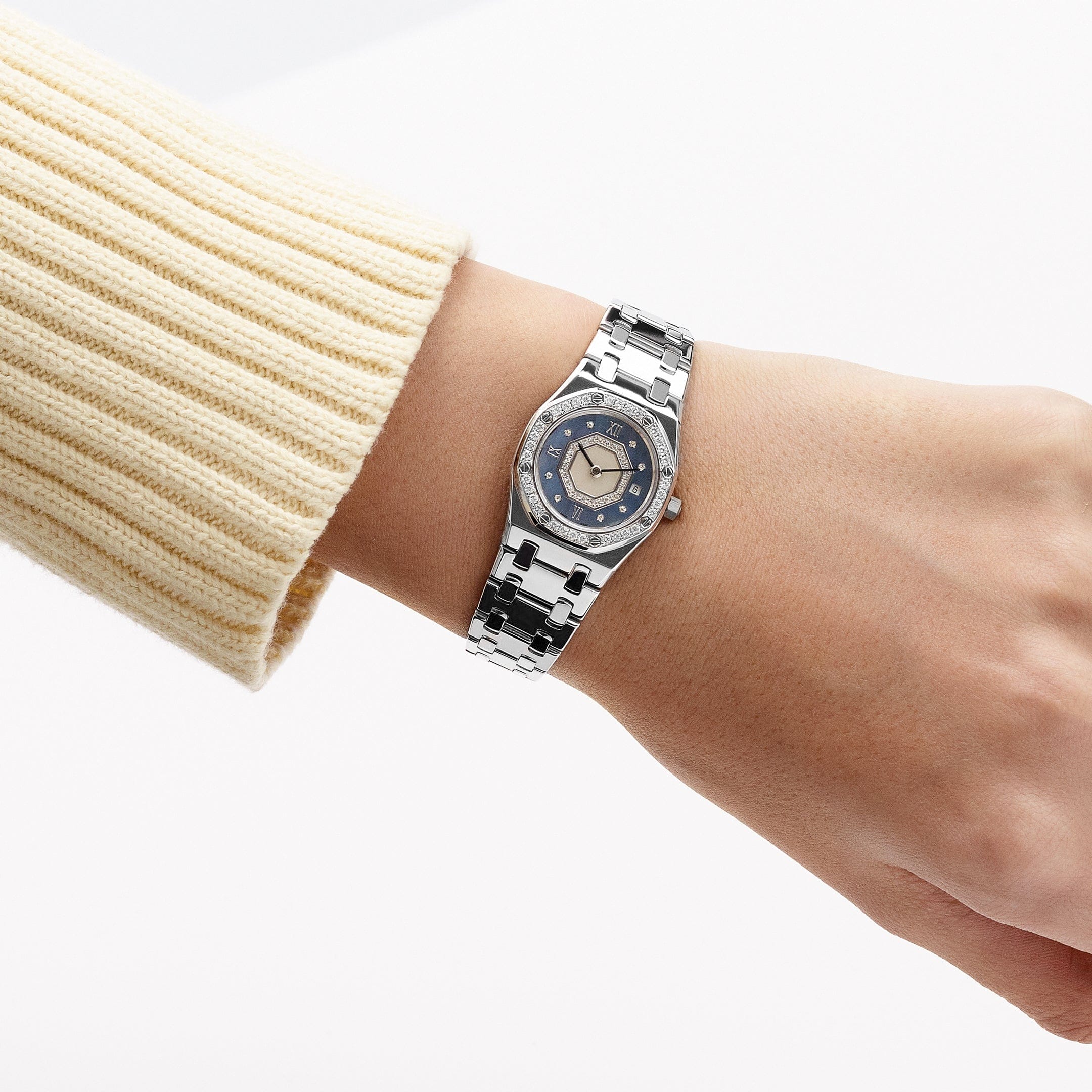 Audemars Piguet Royal Oak 67371BC/093 'Ladies' White Gold Blue Mother of Pearl Diamond Dial Diamond Bezel Quartz (2002)