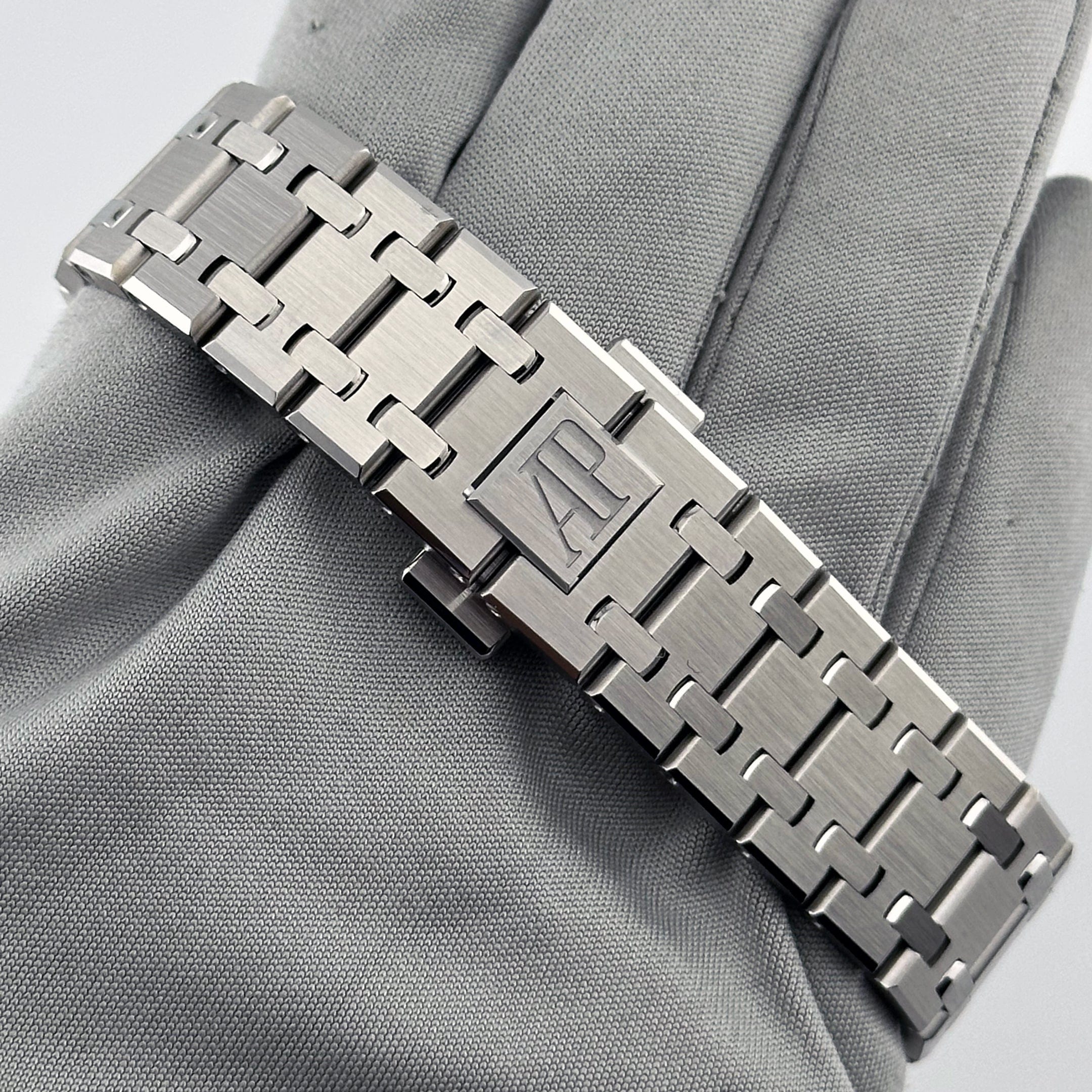 Audemars Piguet Royal Oak 77350ST.OO.1261ST.01 Stainless Steel Silver-toned Dial (2024)