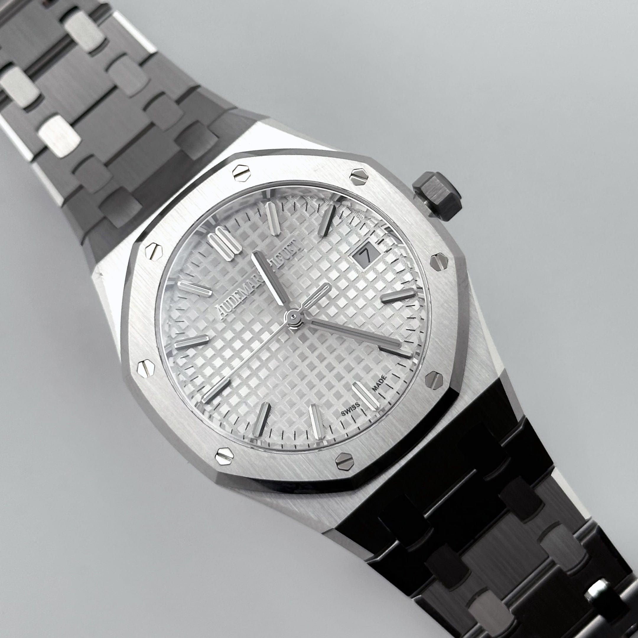 Audemars Piguet Royal Oak 77350ST.OO.1261ST.01 Stainless Steel Silver-toned Dial (2024)