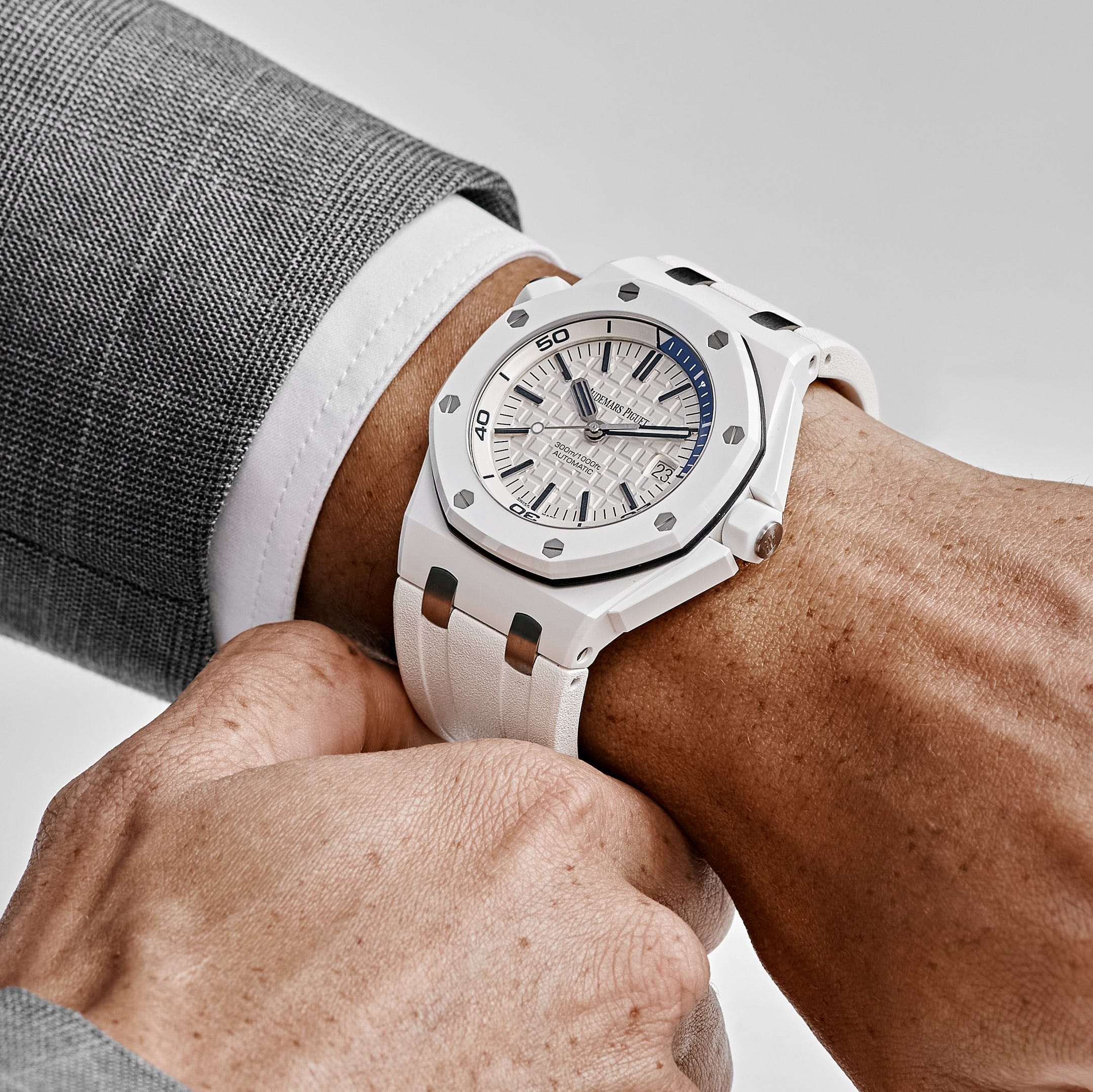 Audemars Piguet Royal Oak Offshore 15707CB.OO.A010CA.01 Diver White Ceramic White Dial