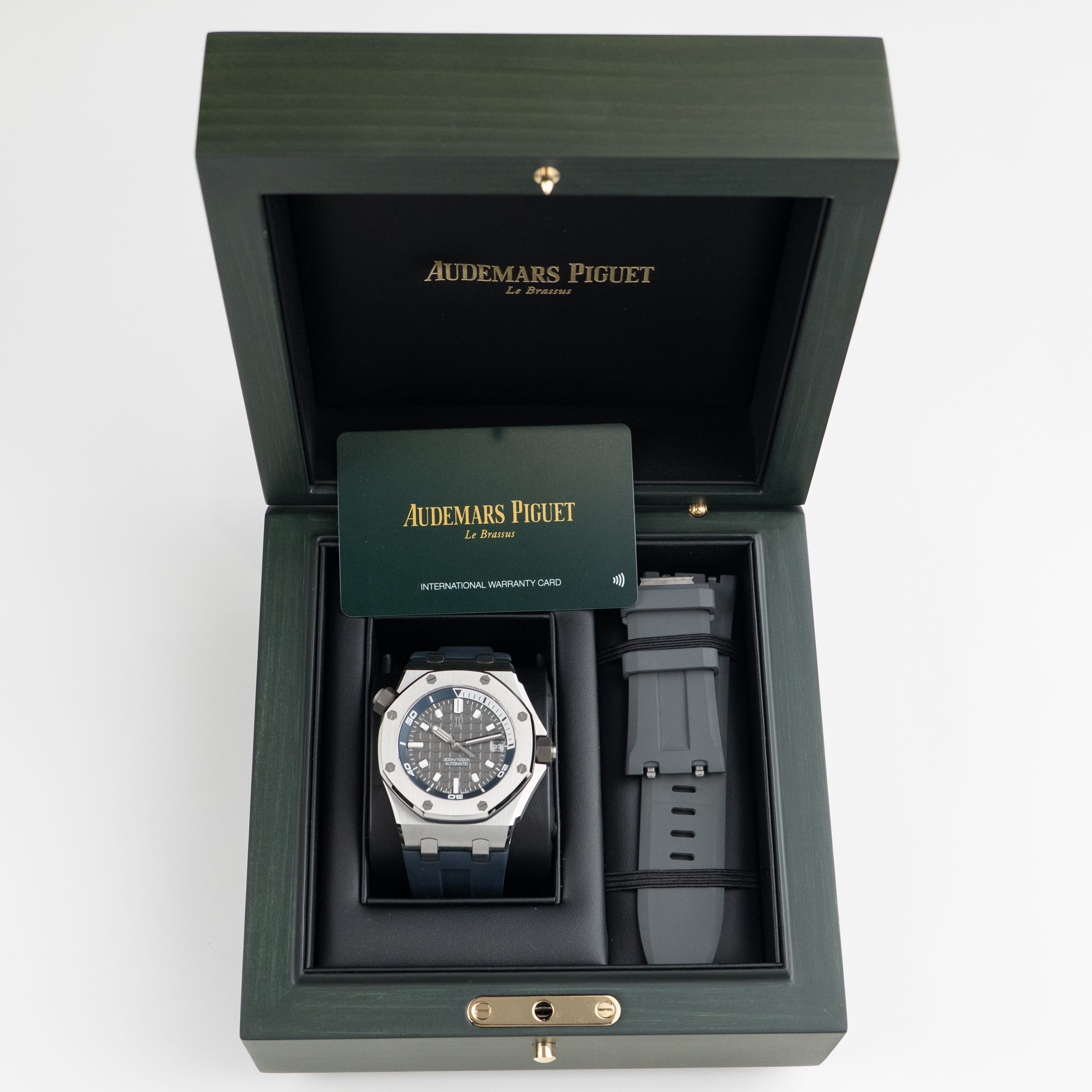 Audemars Piguet Royal Oak Offshore 15720ST.OO.A009CA.01 Diver Stainless Steel Grey Dial (2022)