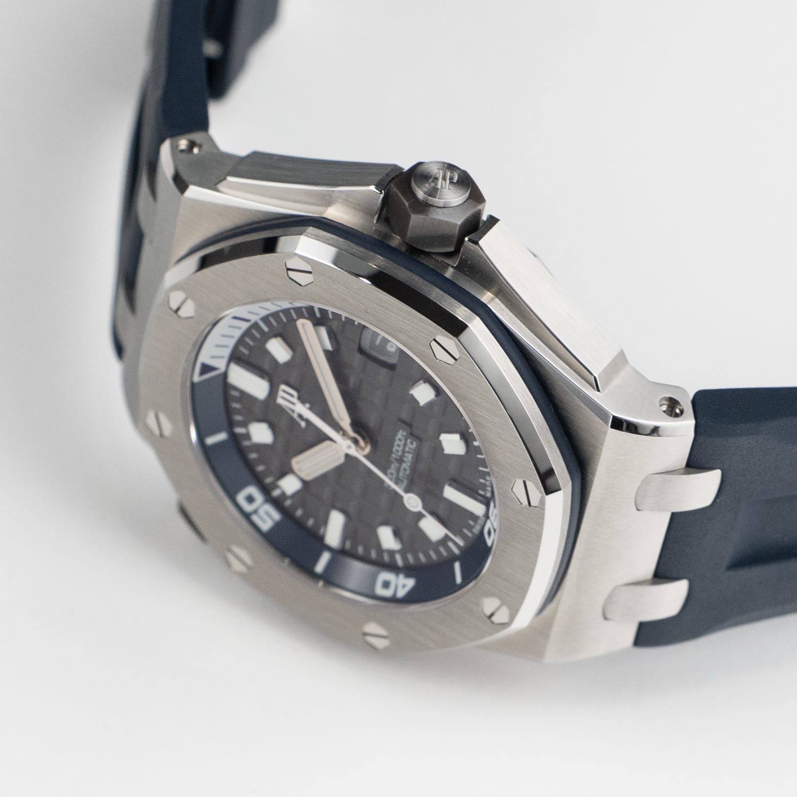 Audemars Piguet Royal Oak Offshore 15720ST.OO.A009CA.01 Diver Stainless Steel Grey Dial (2022)