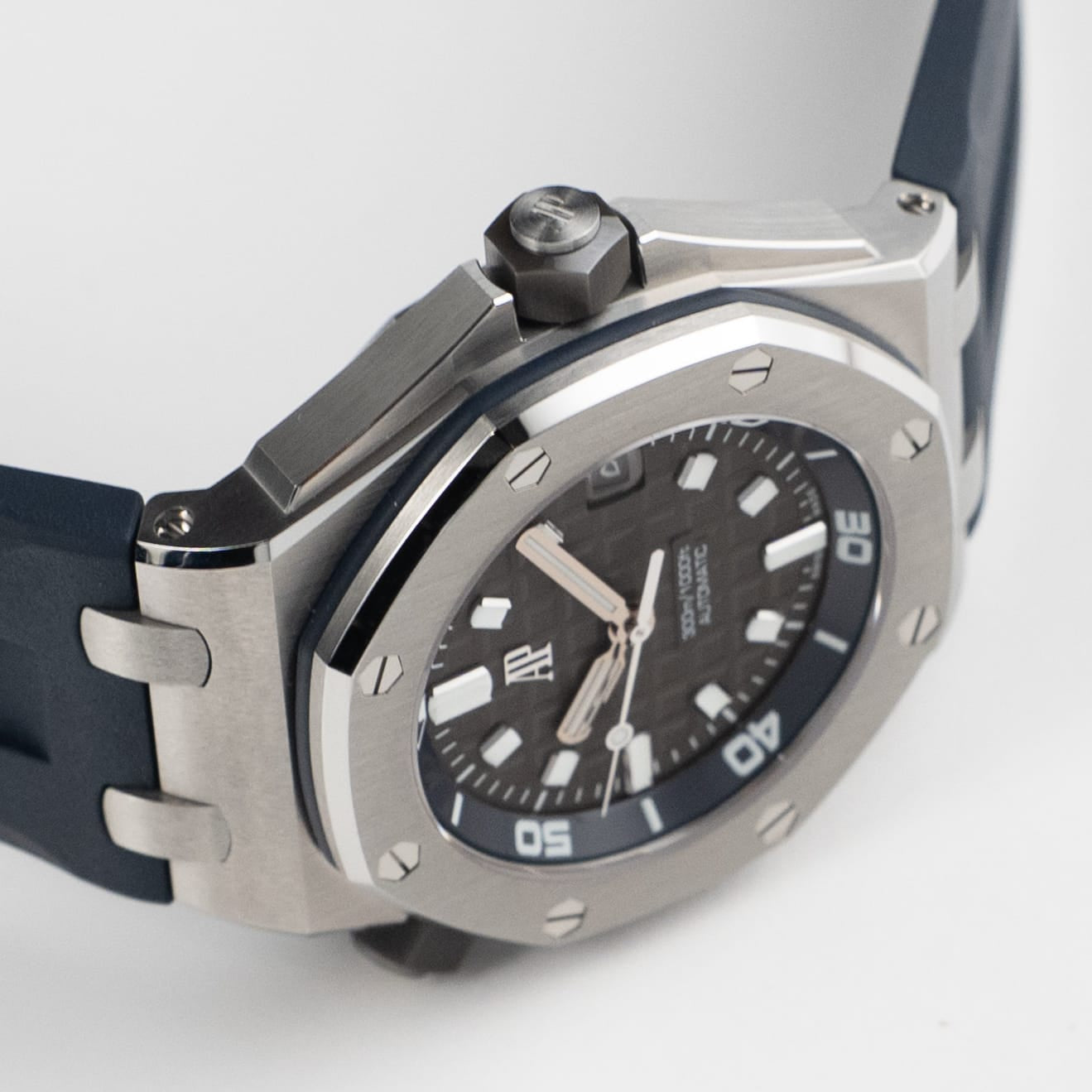 Audemars Piguet Royal Oak Offshore 15720ST.OO.A009CA.01 Diver Stainless Steel Grey Dial (2022)