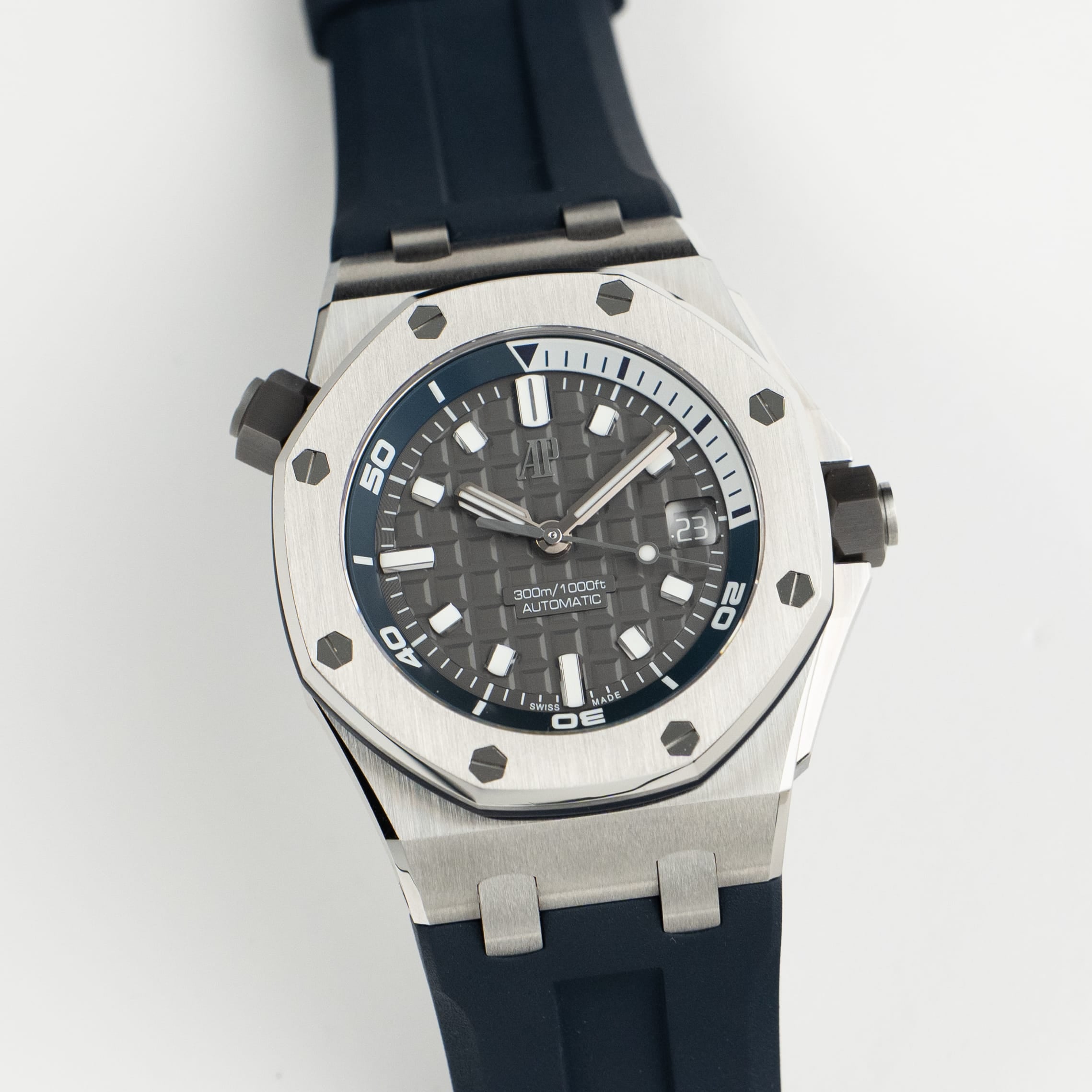 Audemars Piguet Royal Oak Offshore 15720ST.OO.A009CA.01 Diver Stainless Steel Grey Dial (2022)