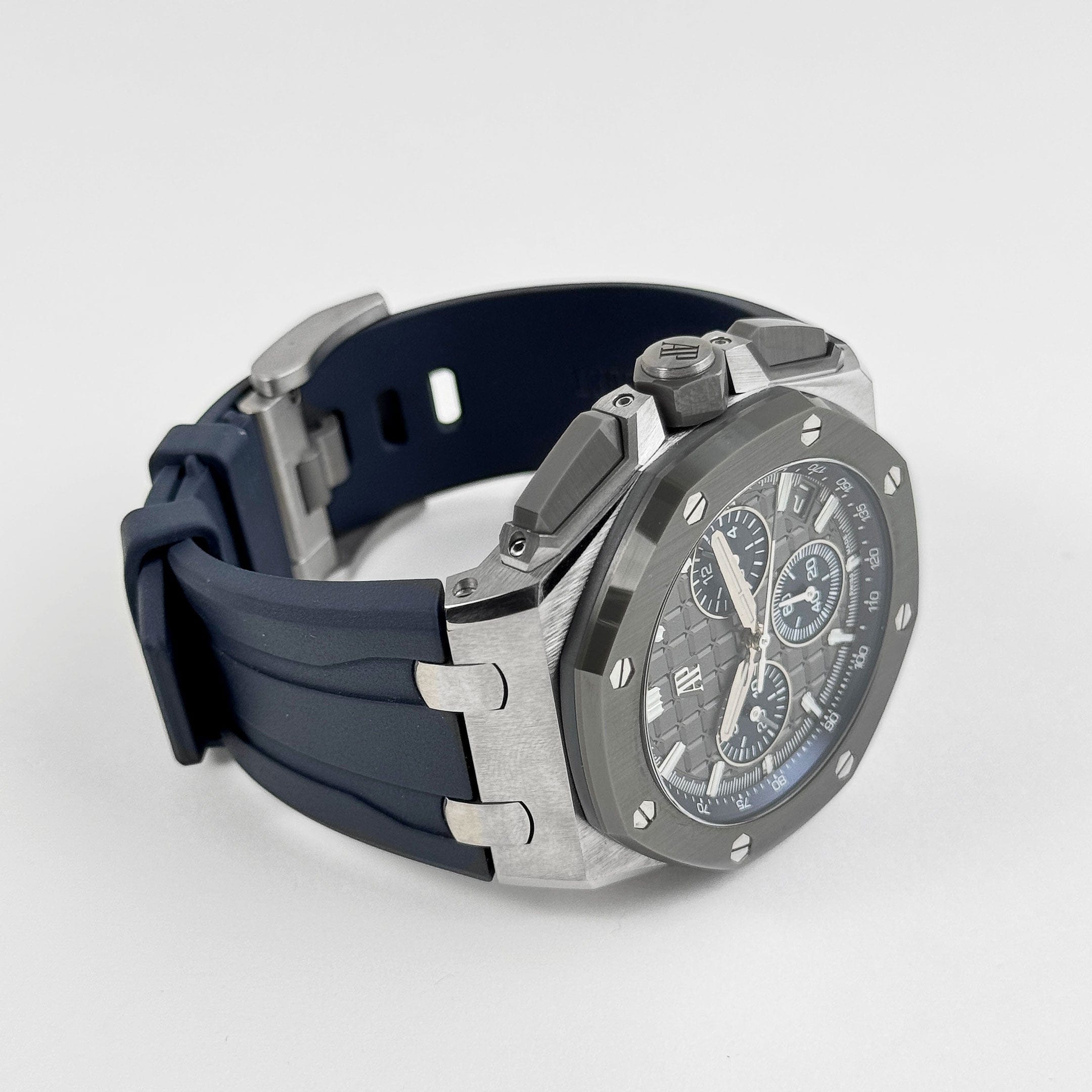 Audemars Piguet Royal Oak Offshore 26420IO.OO.A009CA.01 Selfwinding Chronograph Titanium Grey Dial (2021)