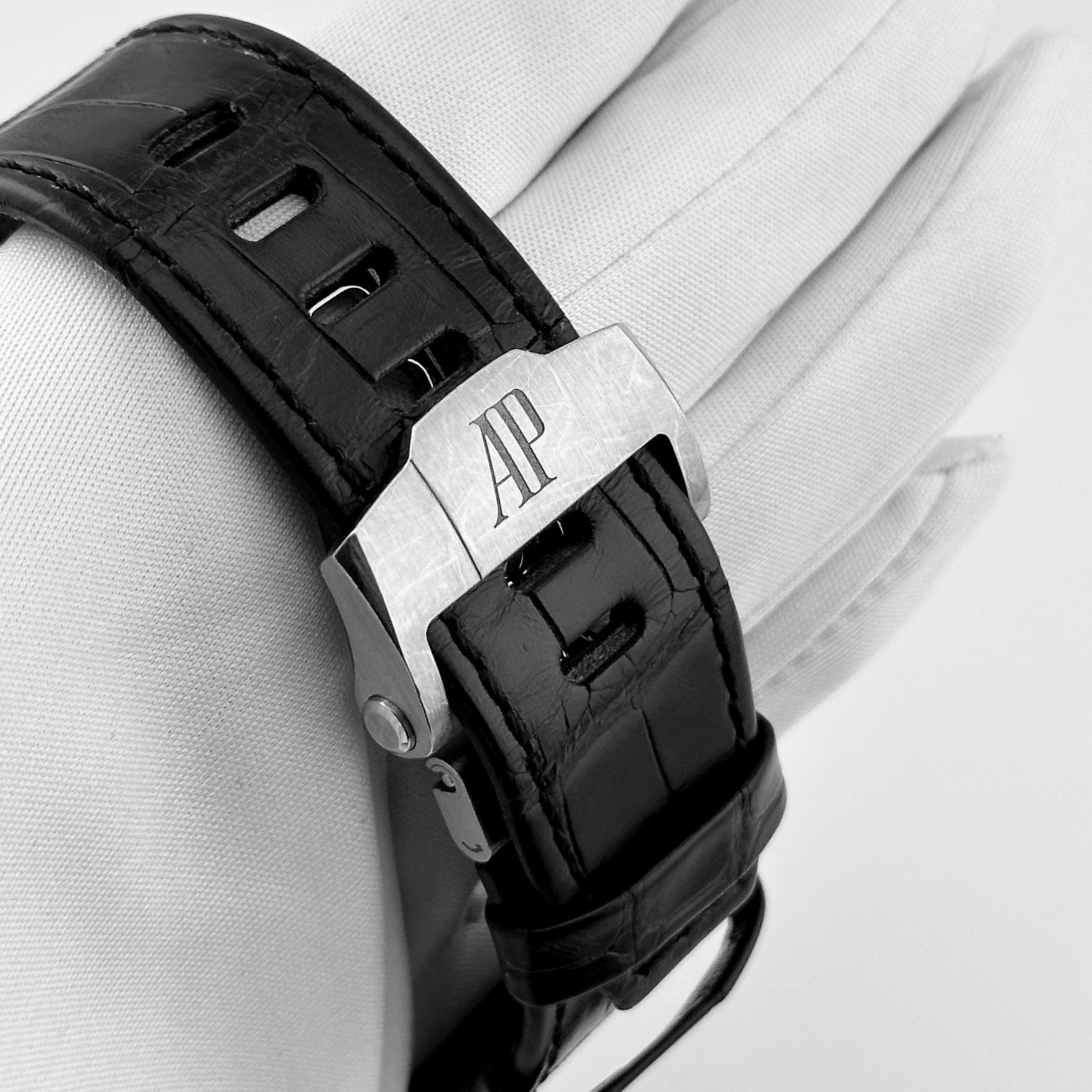 Audemars Piguet Royal Oak Offshore 26424BC.ZZ.D002CA.01 Chronograph White Gold Black Dial Diamond Bezel (2024)