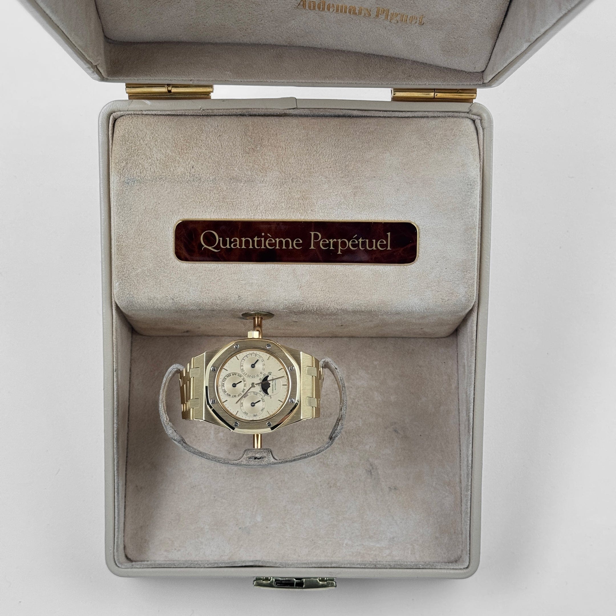 Audemars Piguet Royal Oak Perpetual Calendar 25654BA.OO.0944BA.01 Yellow Gold Gold Dial (1989)