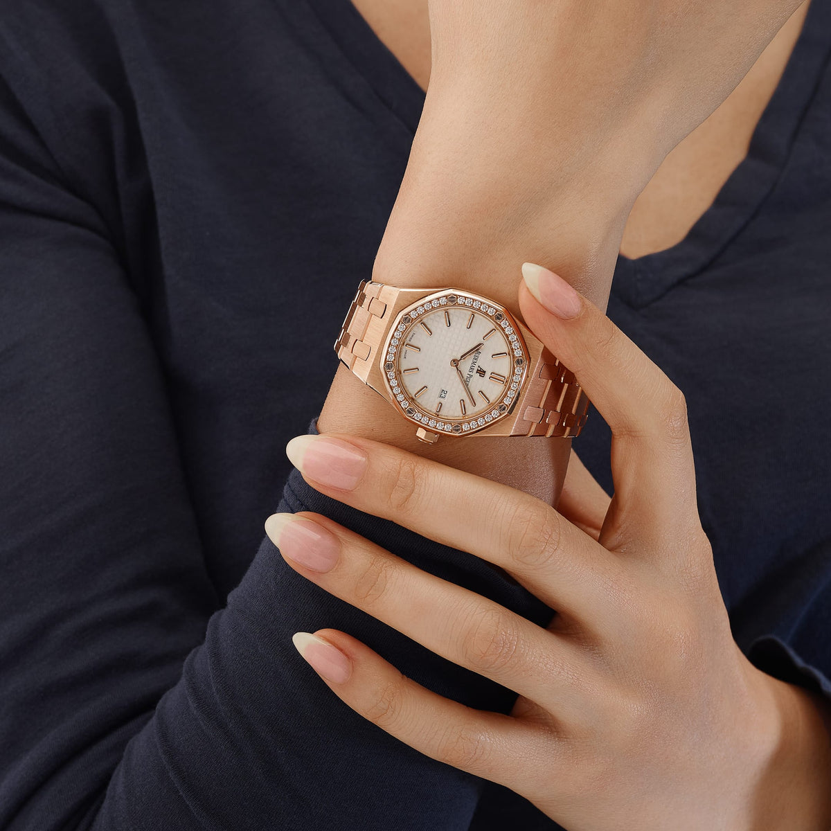 Audemars Piguet Royal Oak Quartz 67651OR.ZZ.1261OR.01 'Ladies' Rose Gold White Dial Diamond Bezel Quartz (2015)