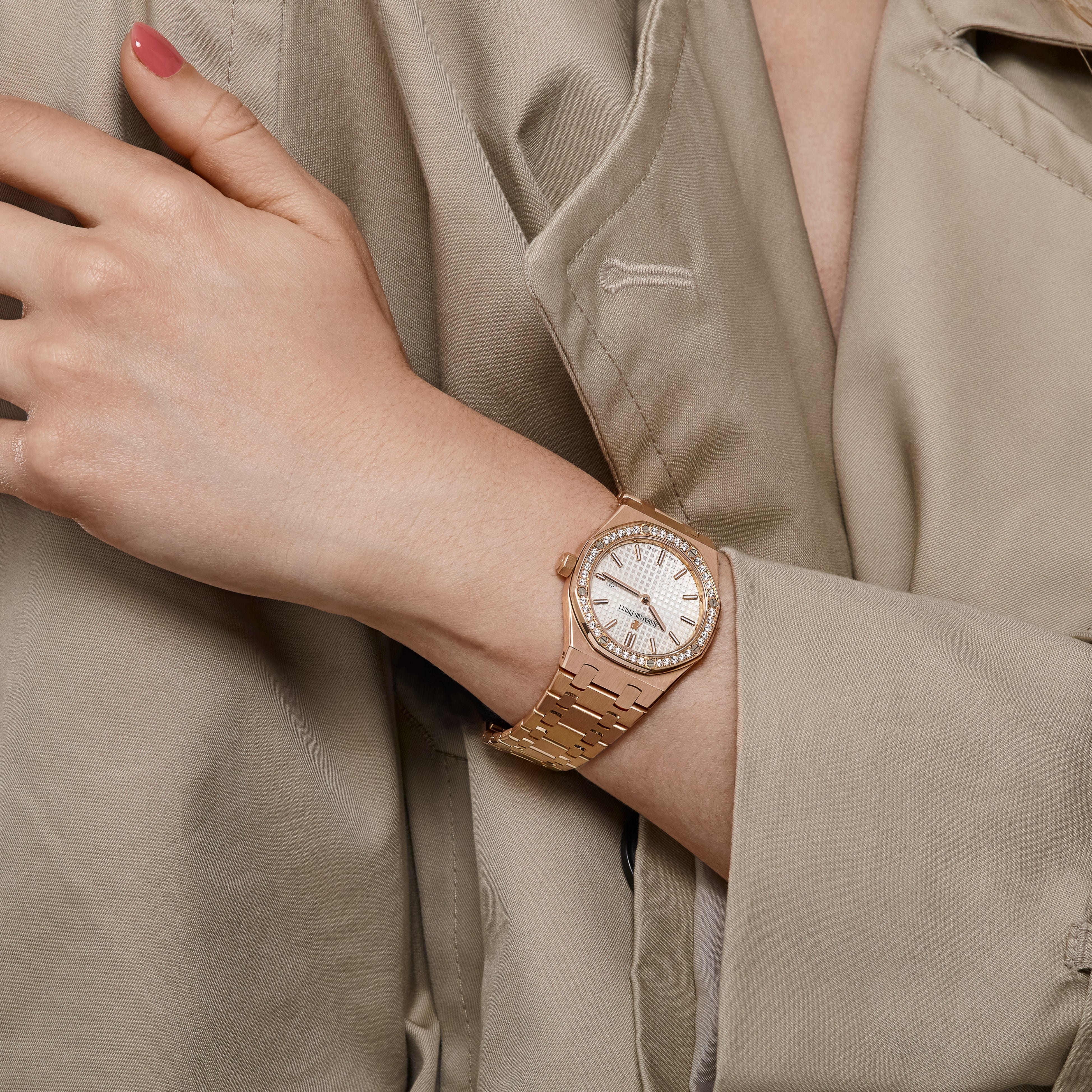 Audemars Piguet Royal Oak Quartz 67651OR.ZZ.1261OR.01 'Ladies' Rose Gold White Dial Diamond Bezel Quartz (2017)