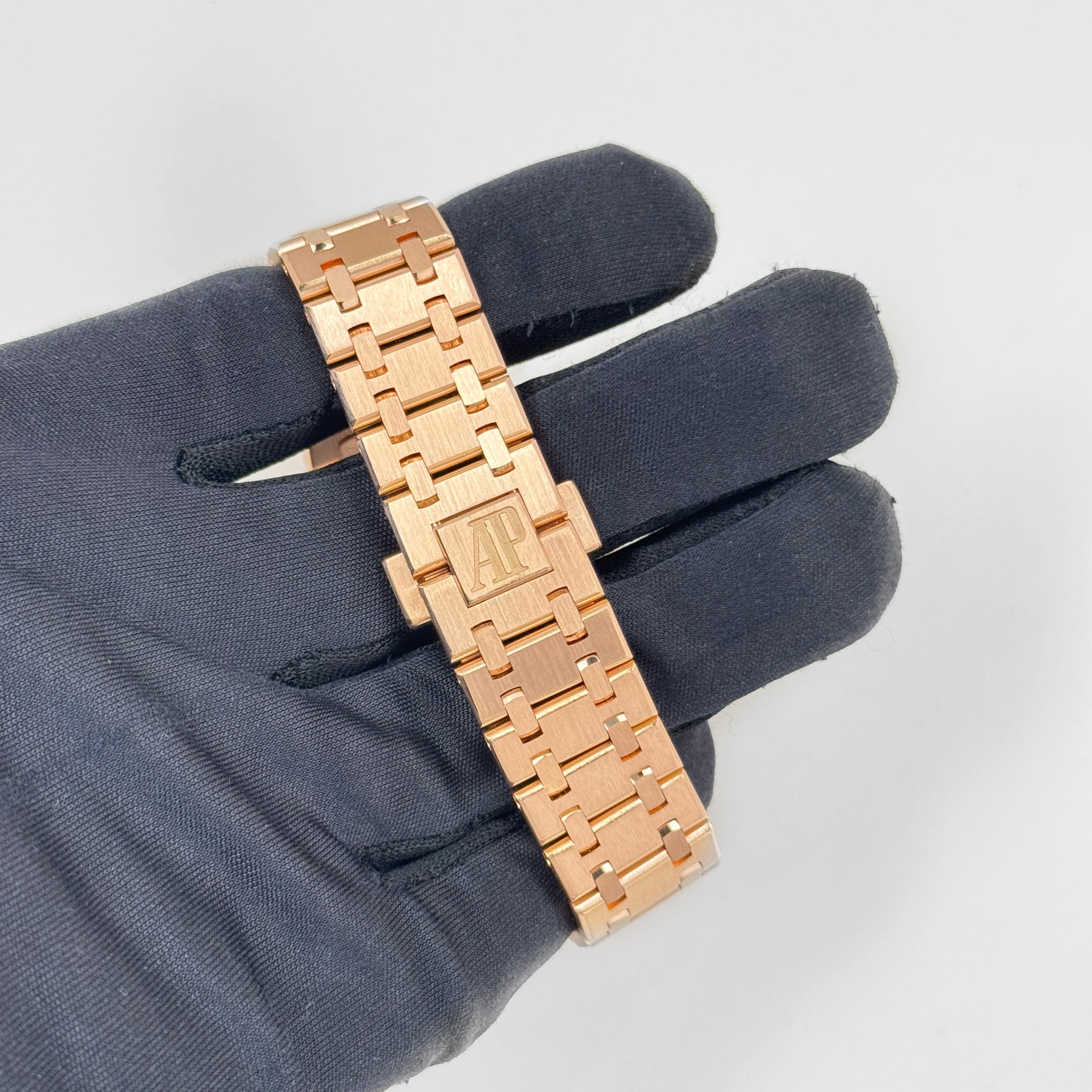 Audemars Piguet Royal Oak Quartz 67651OR.ZZ.1261OR.01 'Ladies' Rose Gold White Dial Diamond Bezel Quartz (2017)