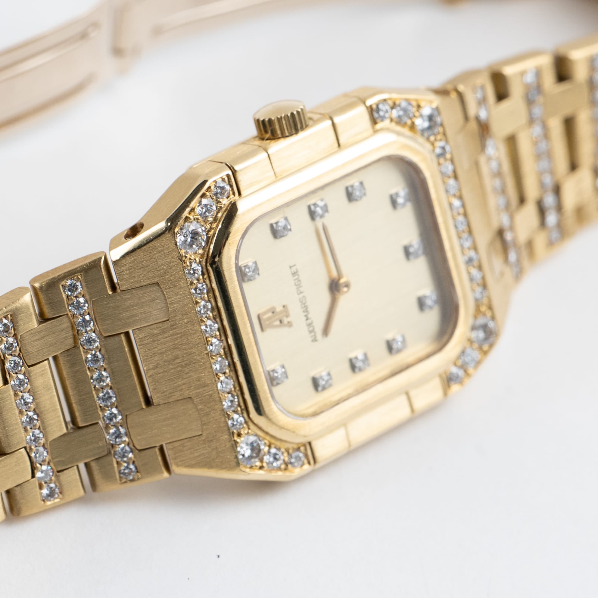 Audemars Piguet Royal Oak Rectangular 6015BA Vintage 'Ladies' Yellow Gold Diamond-Set Quartz (1982)