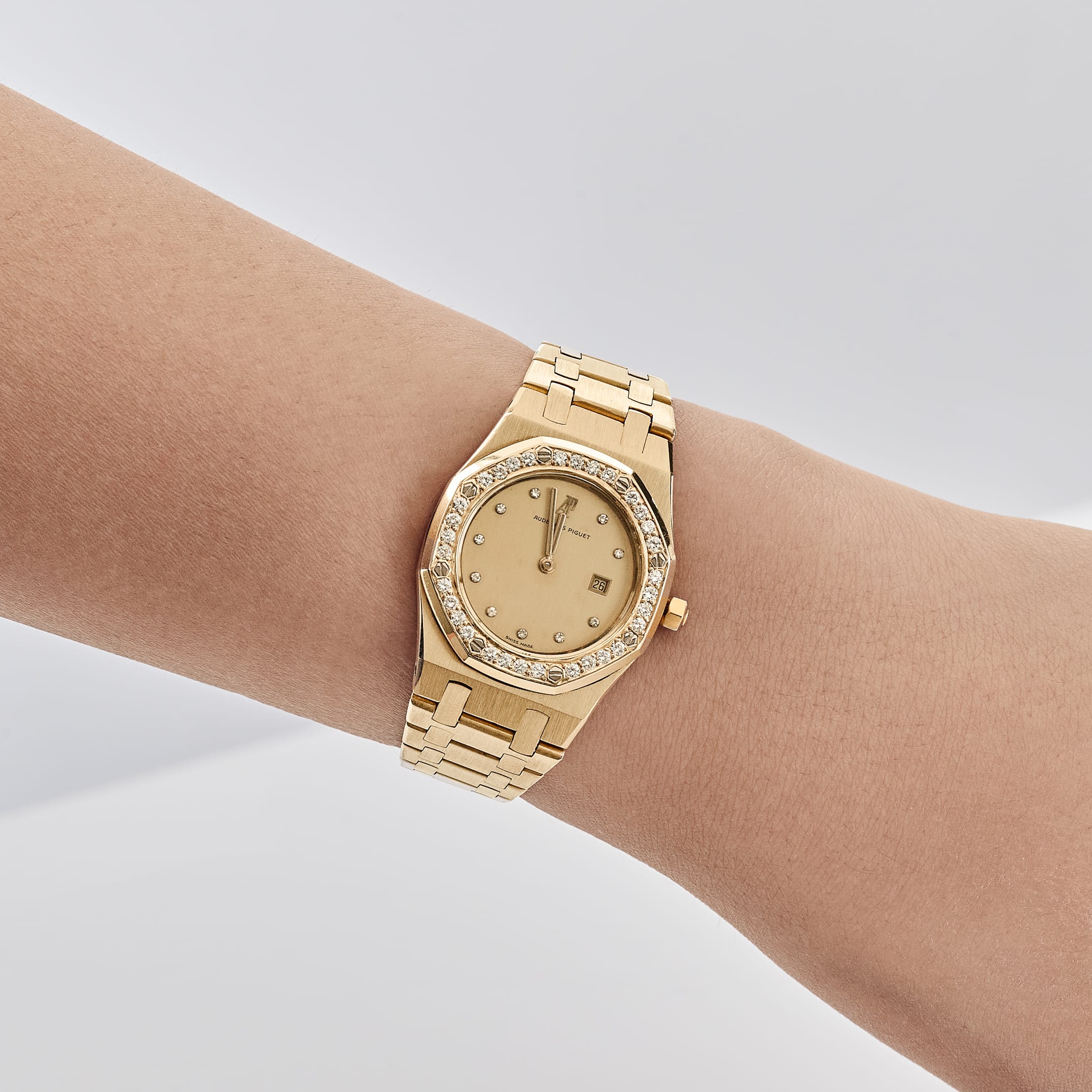 Audemars Piguet Royal Oak Vintage 6048BA 'Ladies' Yellow Gold Champagne Diamond Dial Diamond Bezel Quartz (1986)