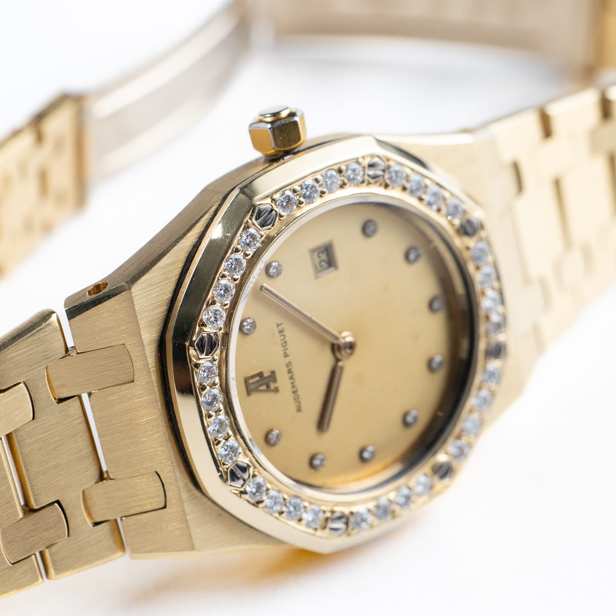 Audemars Piguet Royal Oak Vintage 6048BA 'Ladies' Yellow Gold Champagne Diamond Dial Diamond Bezel Quartz (1986)