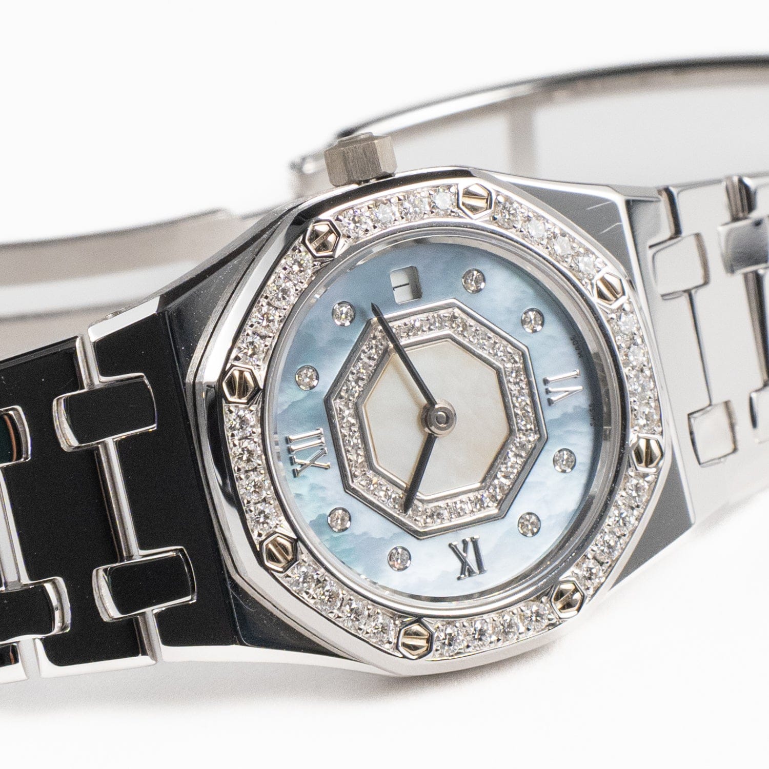 Audemars Piguet Royal Oak Vintage 67371BC/093 'Ladies' White Gold Blue Mother of Pearl Diamond Dial Diamond Bezel Quartz
