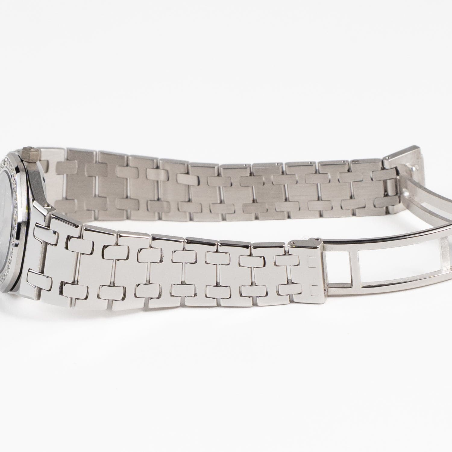 Audemars Piguet Royal Oak Vintage 67371BC/093 'Ladies' White Gold Blue Mother of Pearl Diamond Dial Diamond Bezel Quartz