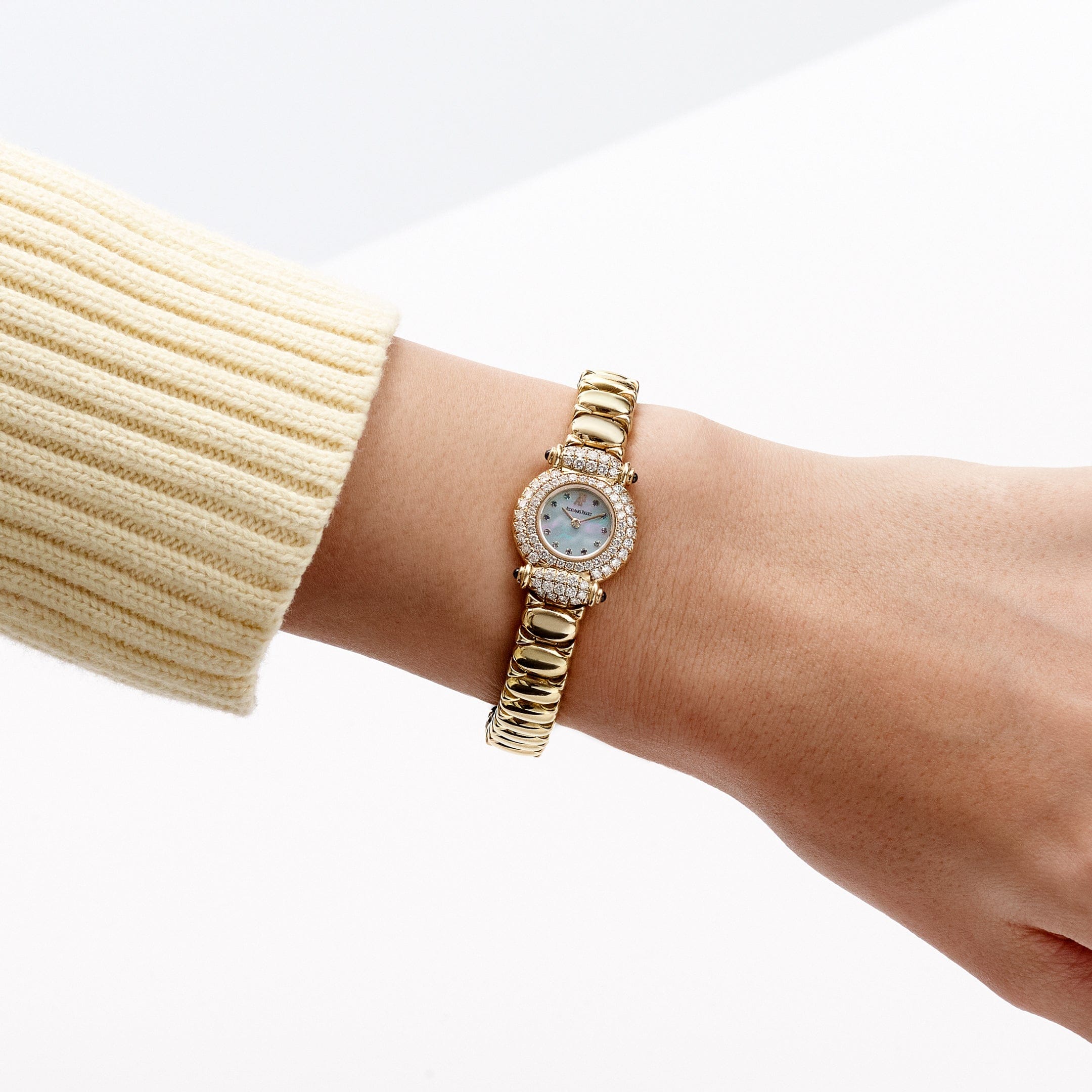 Audemars Piguet Vintage Cobra 66762BA 'Ladies' Yellow Gold Mother of Pearl Sapphire Dial Diamond Bezel Quartz