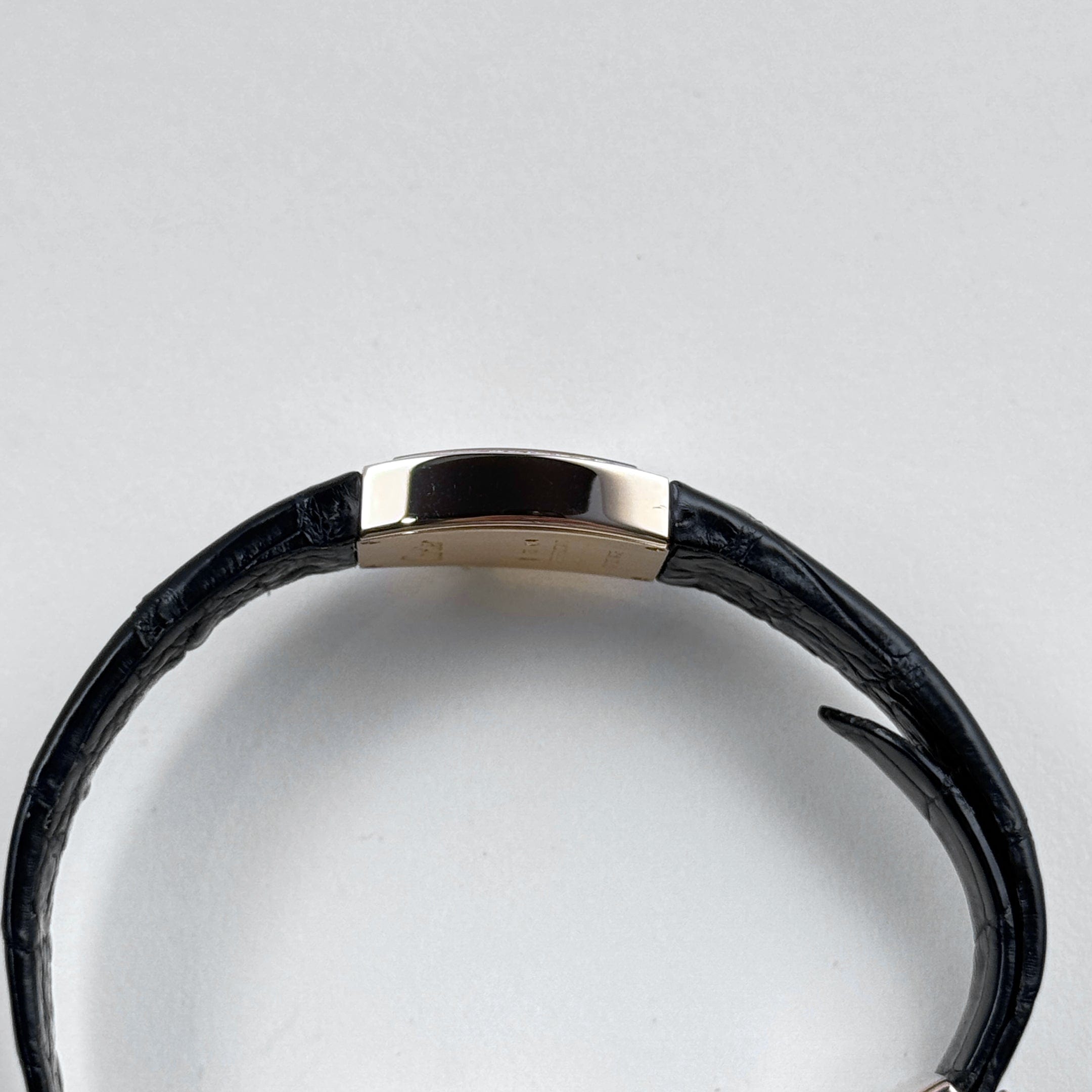 Cartier La Doña 2903 Yellow Gold Diamond Bezel Alligator