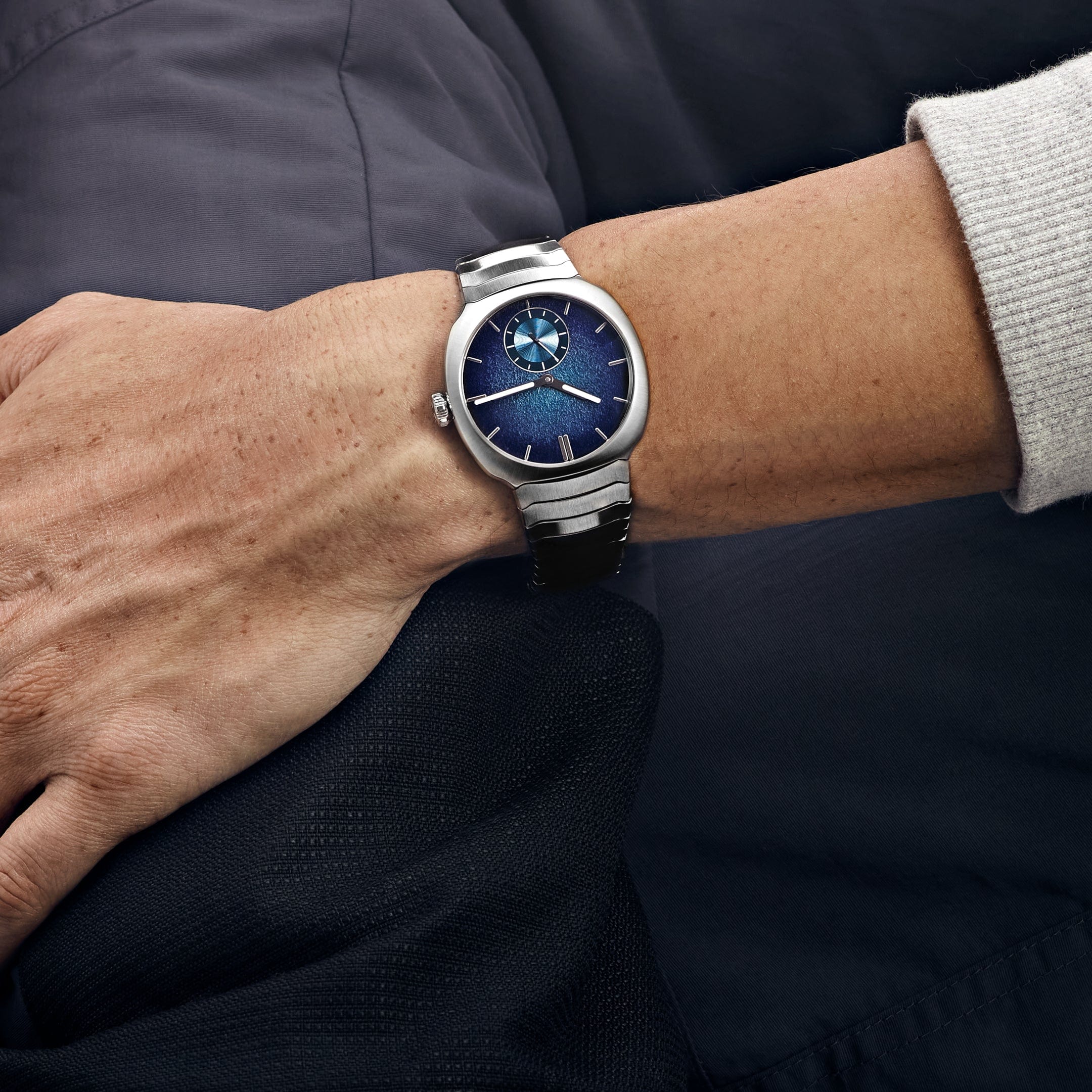 H. Moser & Cie 6500-1200 Streamliner Small Seconds Blue Enamel