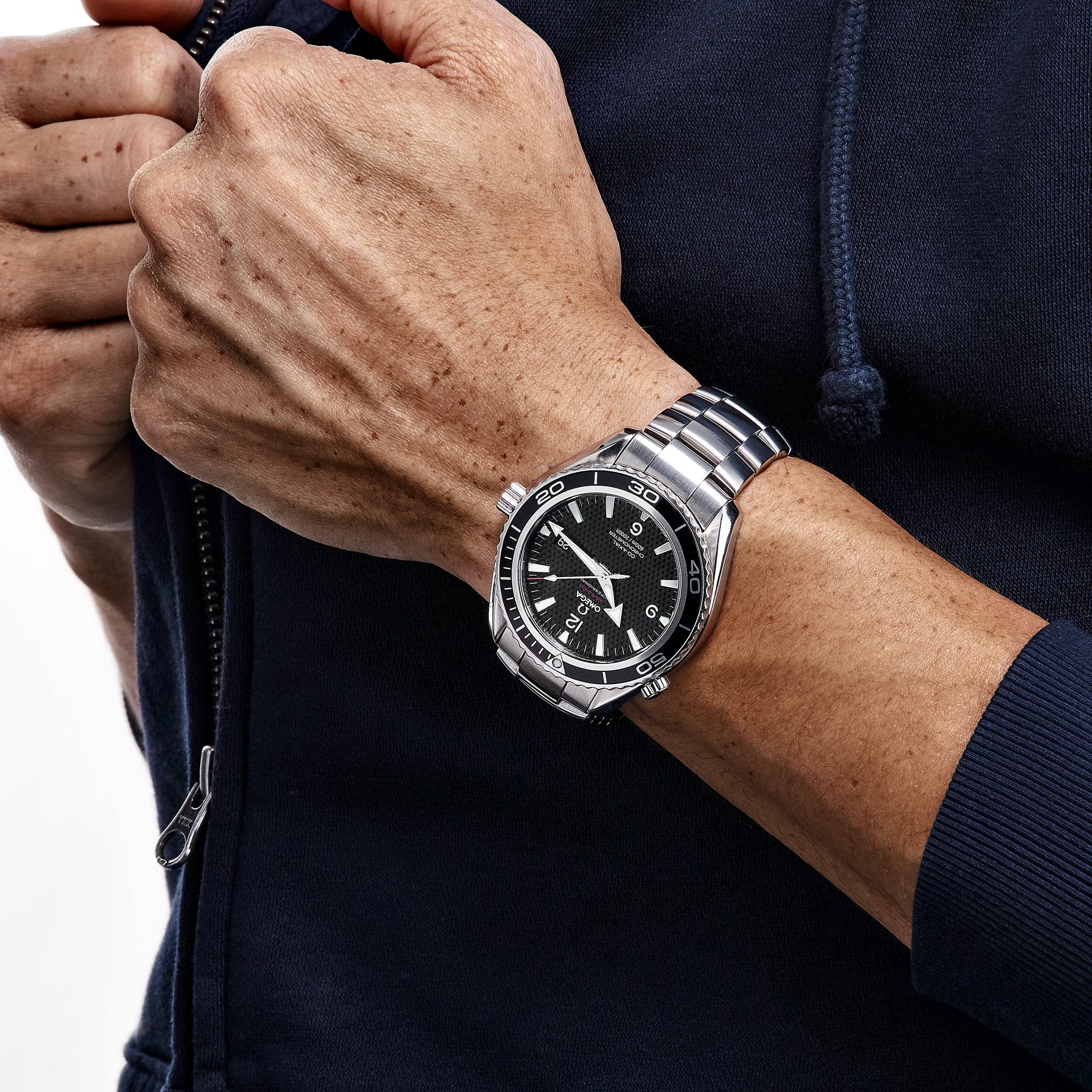 Omega Seamaster Planet Ocean 222.30.46.20.01.001 600m “Quantum of Solace” Black Dial Limited Edition (2008)