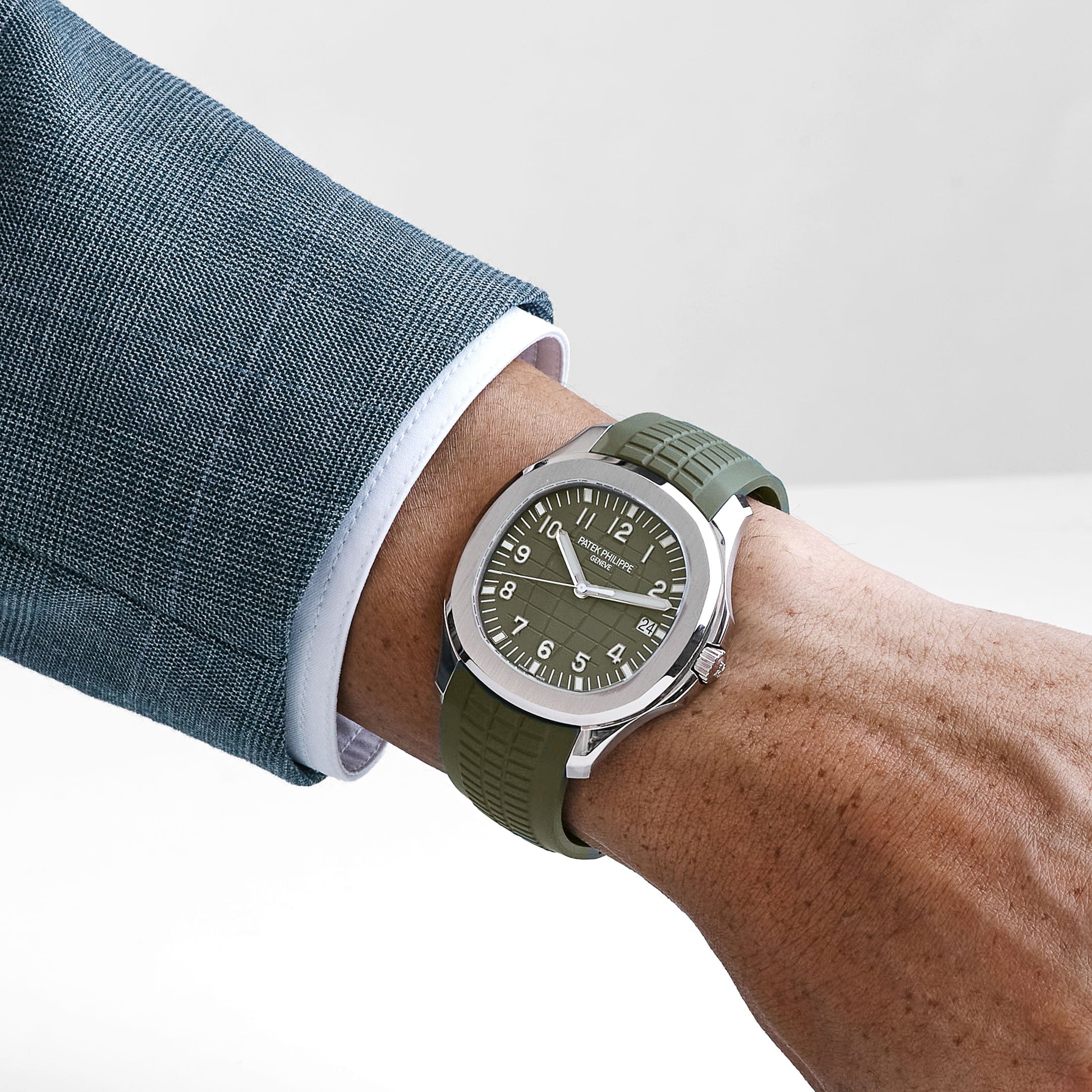 Patek Philippe Aquanaut 5168G-010 'Jumbo' White Gold Khaki Green (2023)