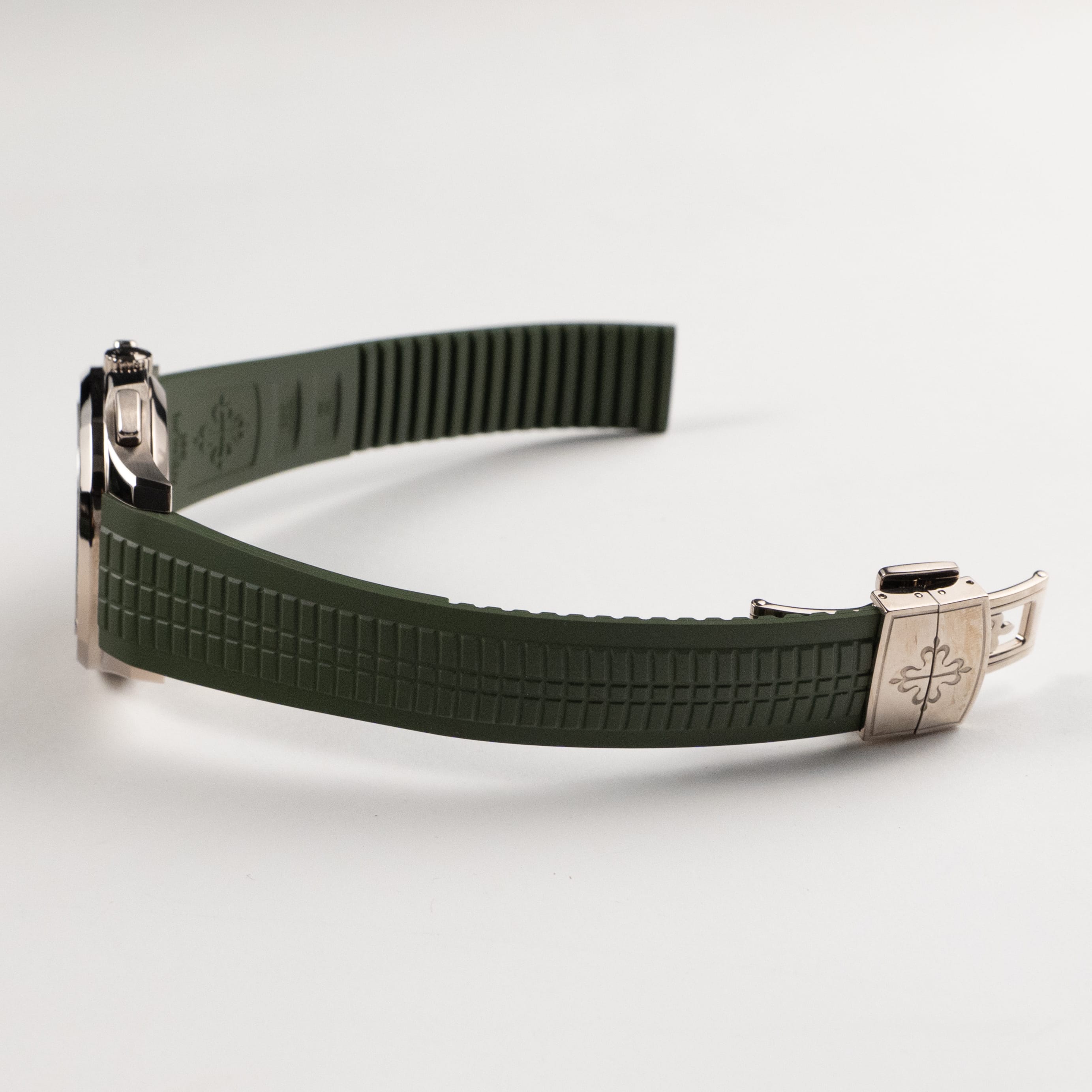 Patek Philippe Aquanaut 5968G-010 Chronograph White Gold Khaki Green Dial (2021)