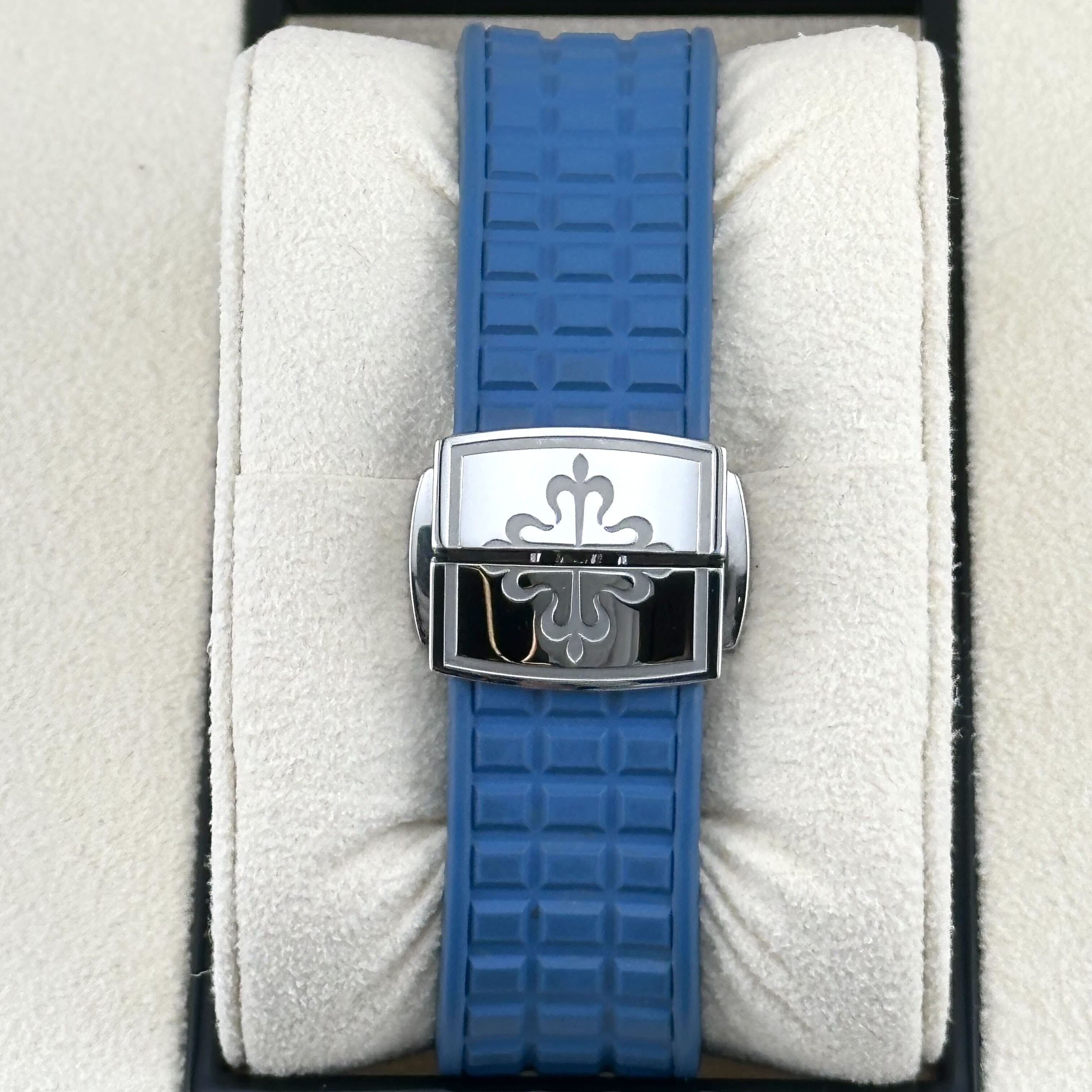 Luxury Watch Patek Philippe Aquanaut Luce Blue Ladies' 5067A-022 Wrist Aficionado