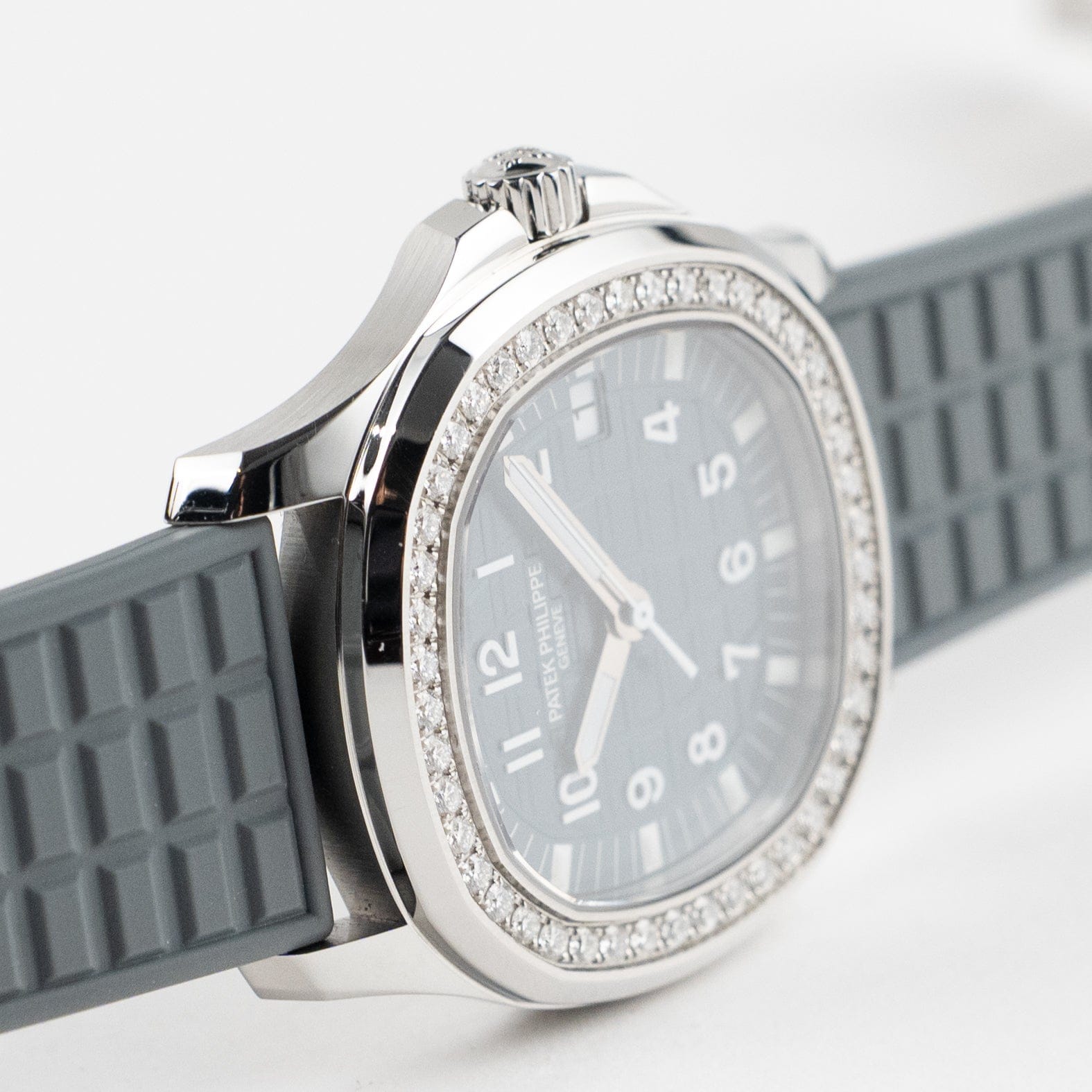 Patek Philippe Aquanaut Luce 5067A-025 'Ladies' Stainless Steel Blue Dial Diamond Bezel (2019)