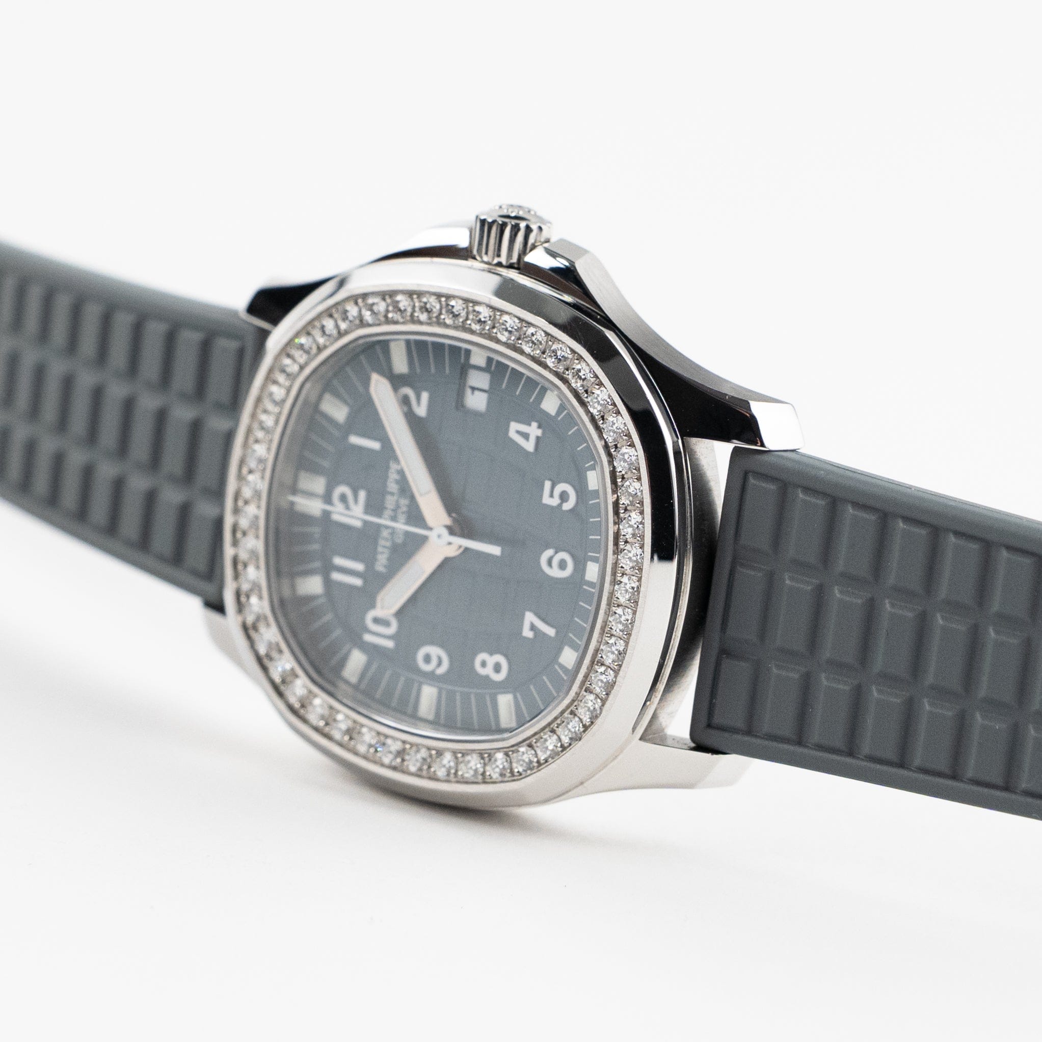 Patek Philippe Aquanaut Luce 5067A-025 'Ladies' Stainless Steel Blue Dial Diamond Bezel (2019)