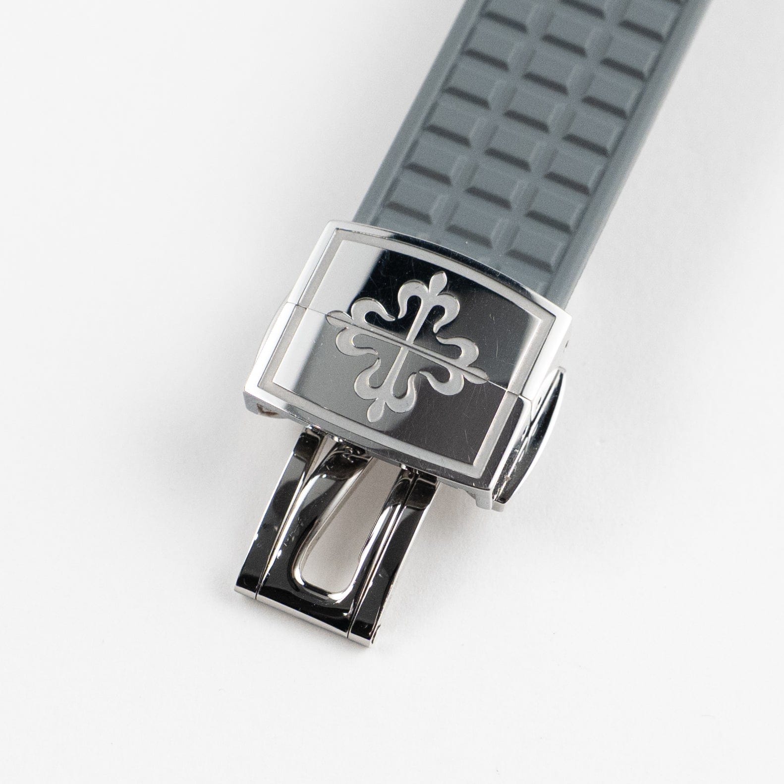 Patek Philippe Aquanaut Luce 5067A-025 'Ladies' Stainless Steel Blue Dial Diamond Bezel (2019)