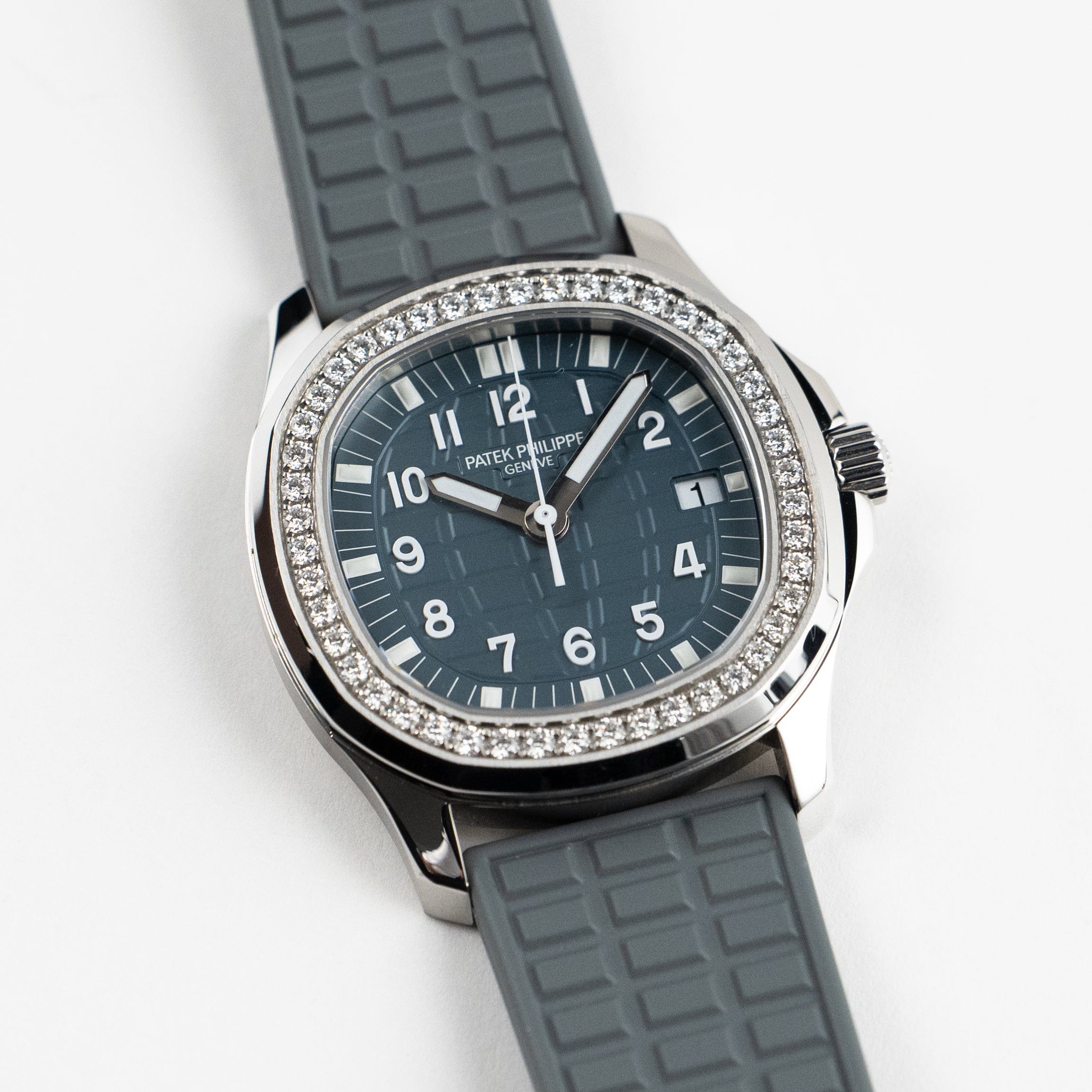 Patek Philippe Aquanaut Luce 5067A-025 'Ladies' Stainless Steel Blue Dial Diamond Bezel (2019)